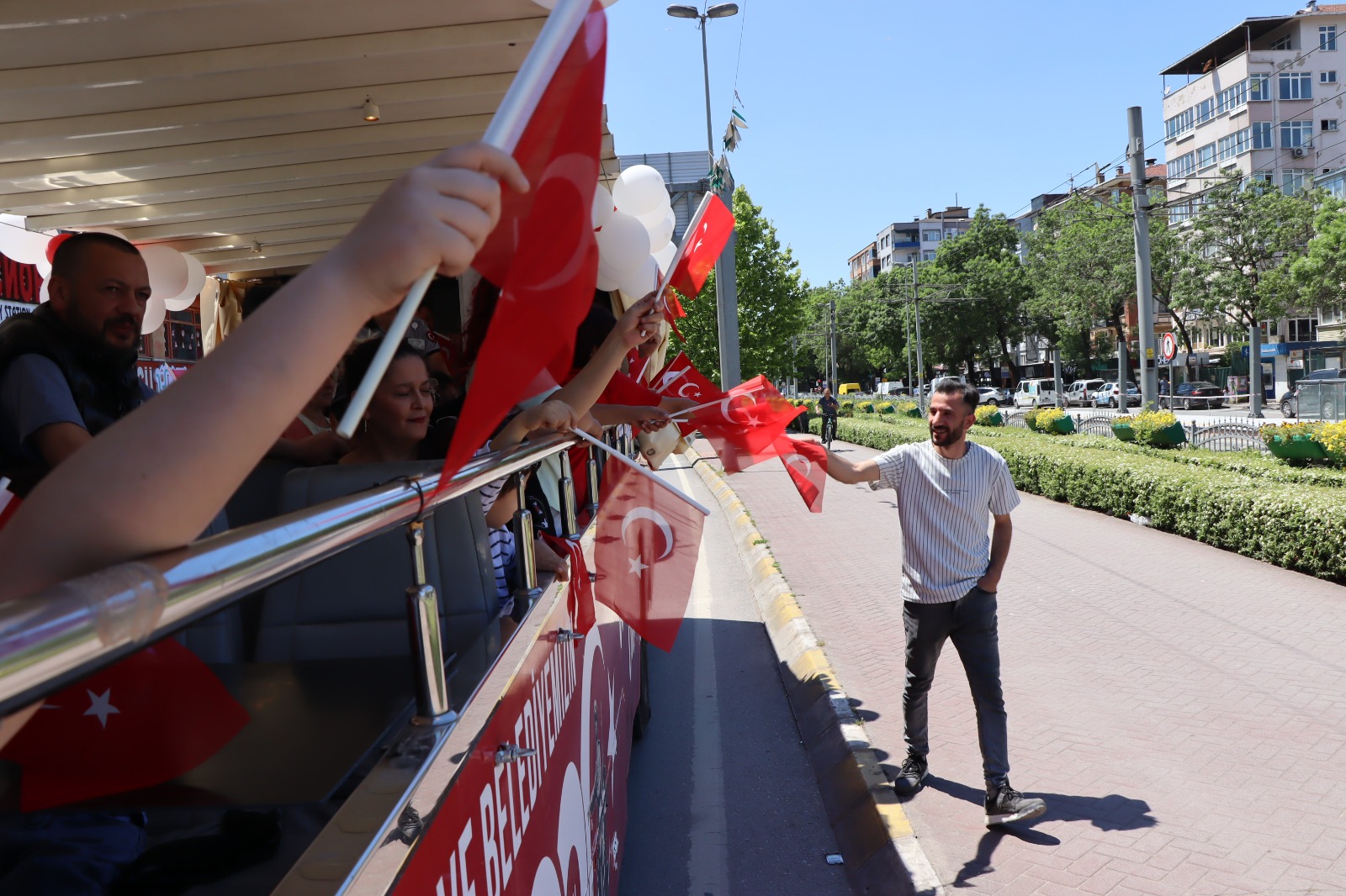 Izmit'te 19 Mayis'a özel sehir turu (1) Izmit'te 19 Mayis'a özel sehir turu (1)