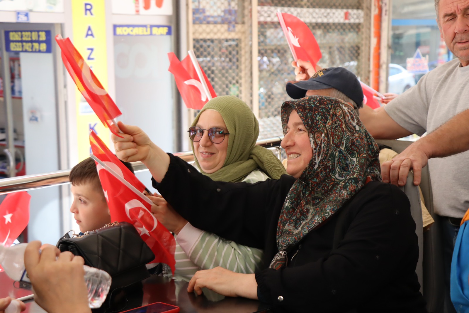 Izmit'te 19 Mayis'a özel sehir turu (3) Izmit'te 19 Mayis'a özel sehir turu (3)