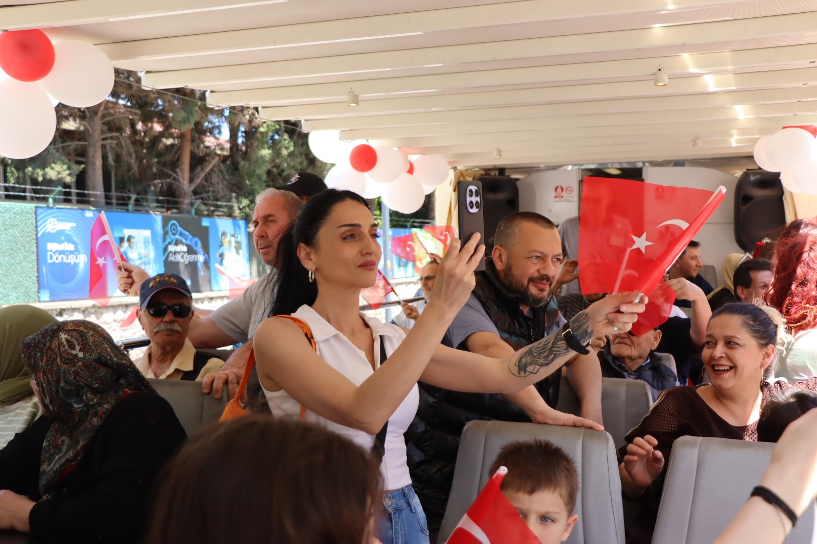 Izmit'te 19 Mayis'a özel sehir turu (4) Izmit'te 19 Mayis'a özel sehir turu (4)