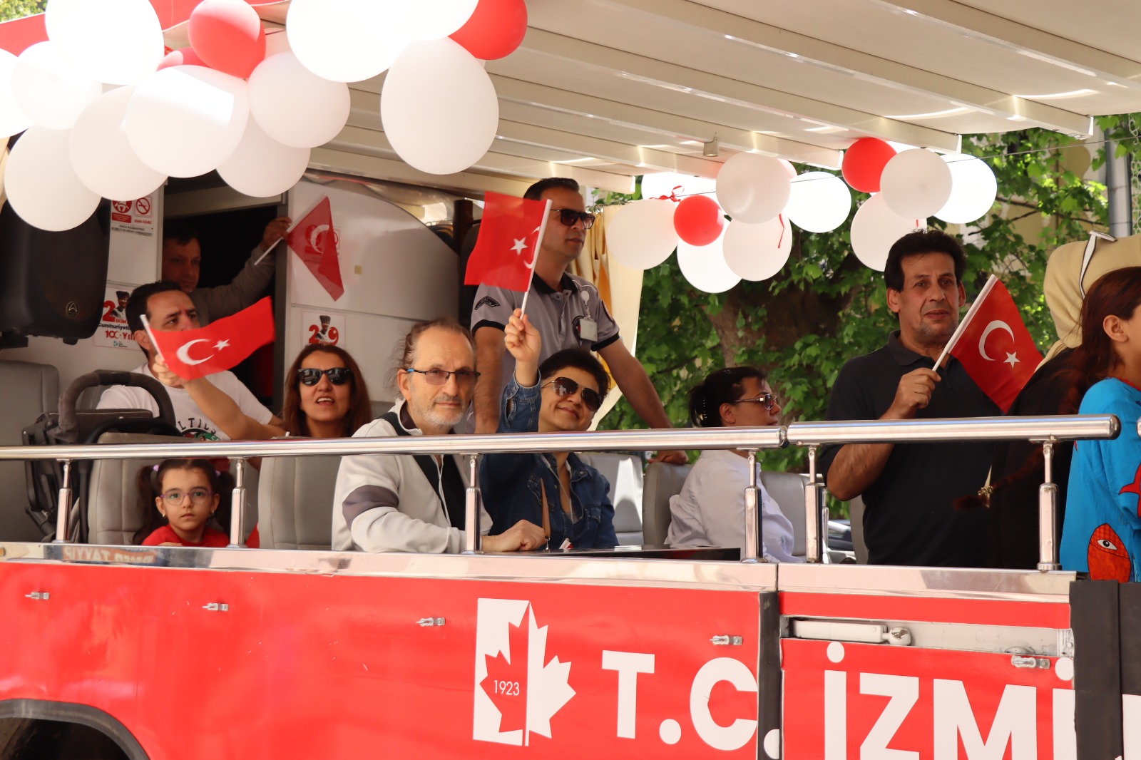 Izmit'te 19 Mayis'a özel sehir turu (6) Izmit'te 19 Mayis'a özel sehir turu (6)