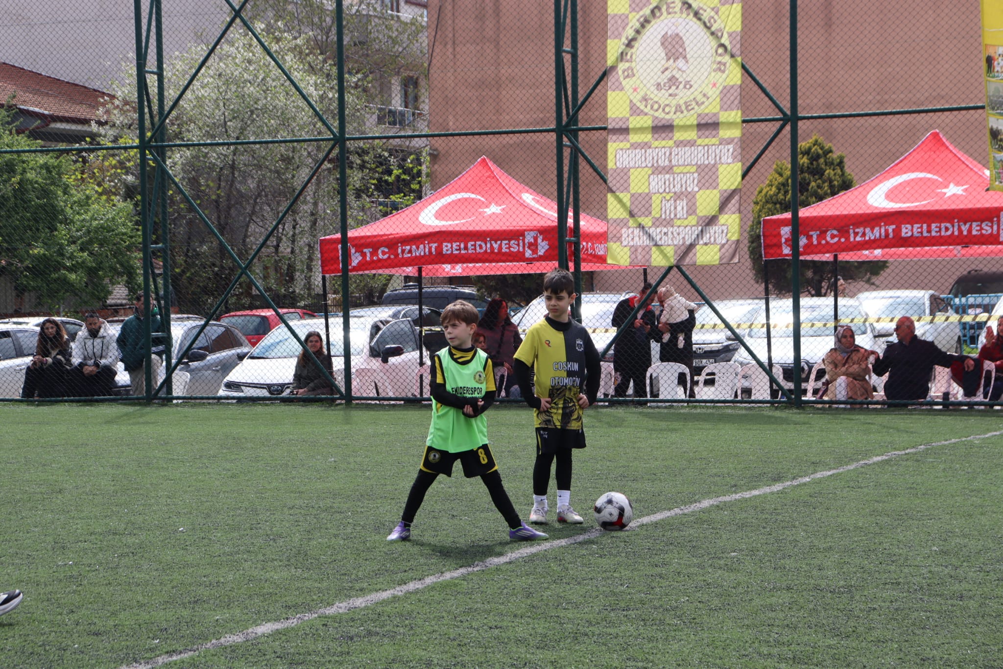 İzmit’te 23 Nisan, futbol turnuvasıyla renklendi (10) İzmit’te 23 Nisan, futbol turnuvasıyla renklendi (10)