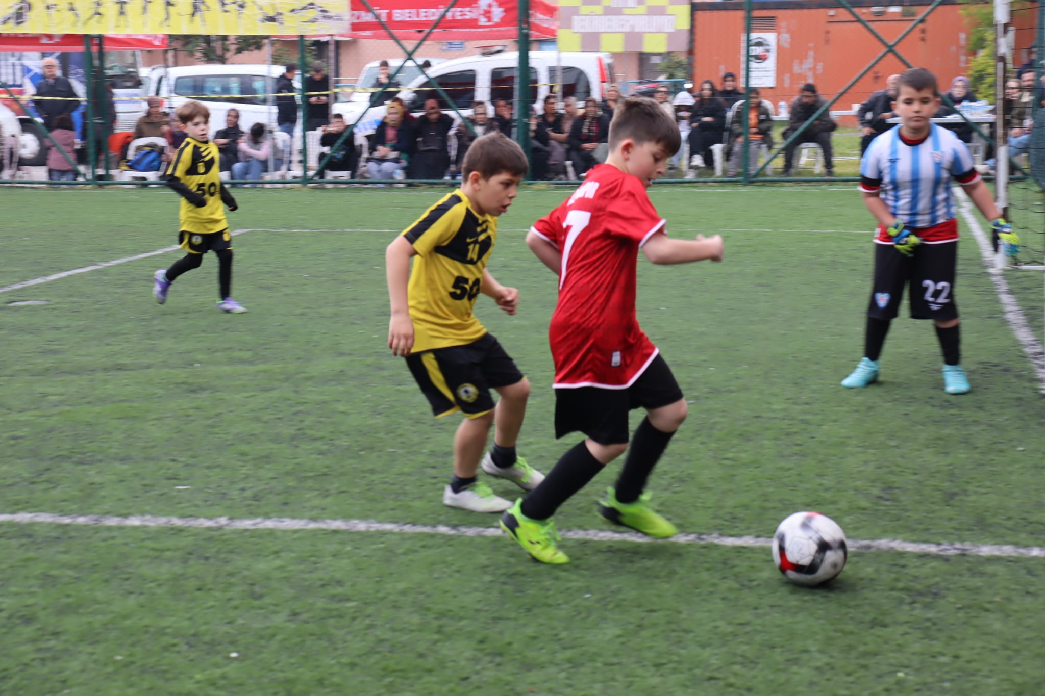 İzmit’te 23 Nisan, futbol turnuvasıyla renklendi (11) İzmit’te 23 Nisan, futbol turnuvasıyla renklendi (11)