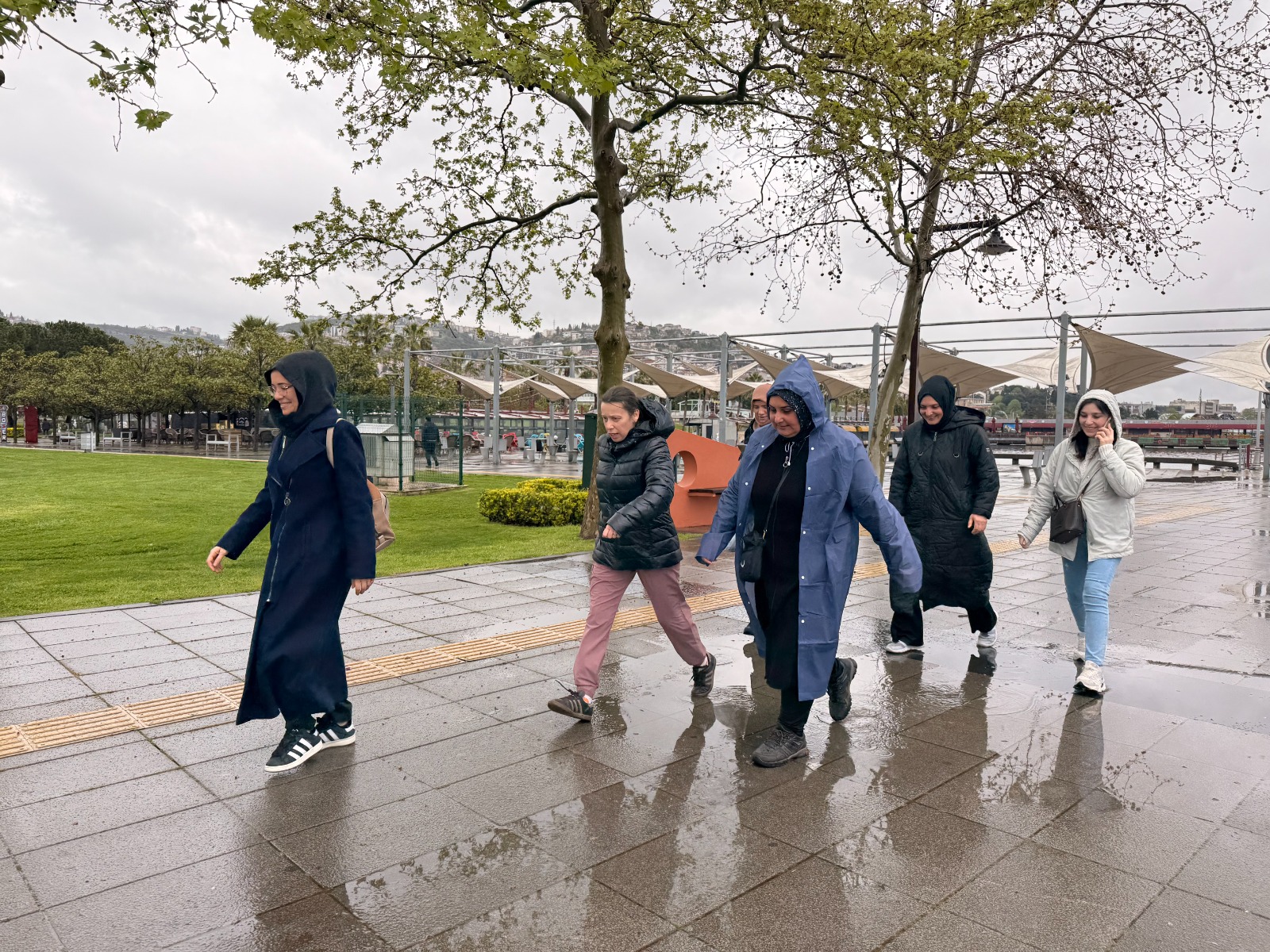 Izmit'te bayram coskusu saglikli adimlarla basladi (2) Izmit'te bayram coskusu saglikli adimlarla basladi (2)