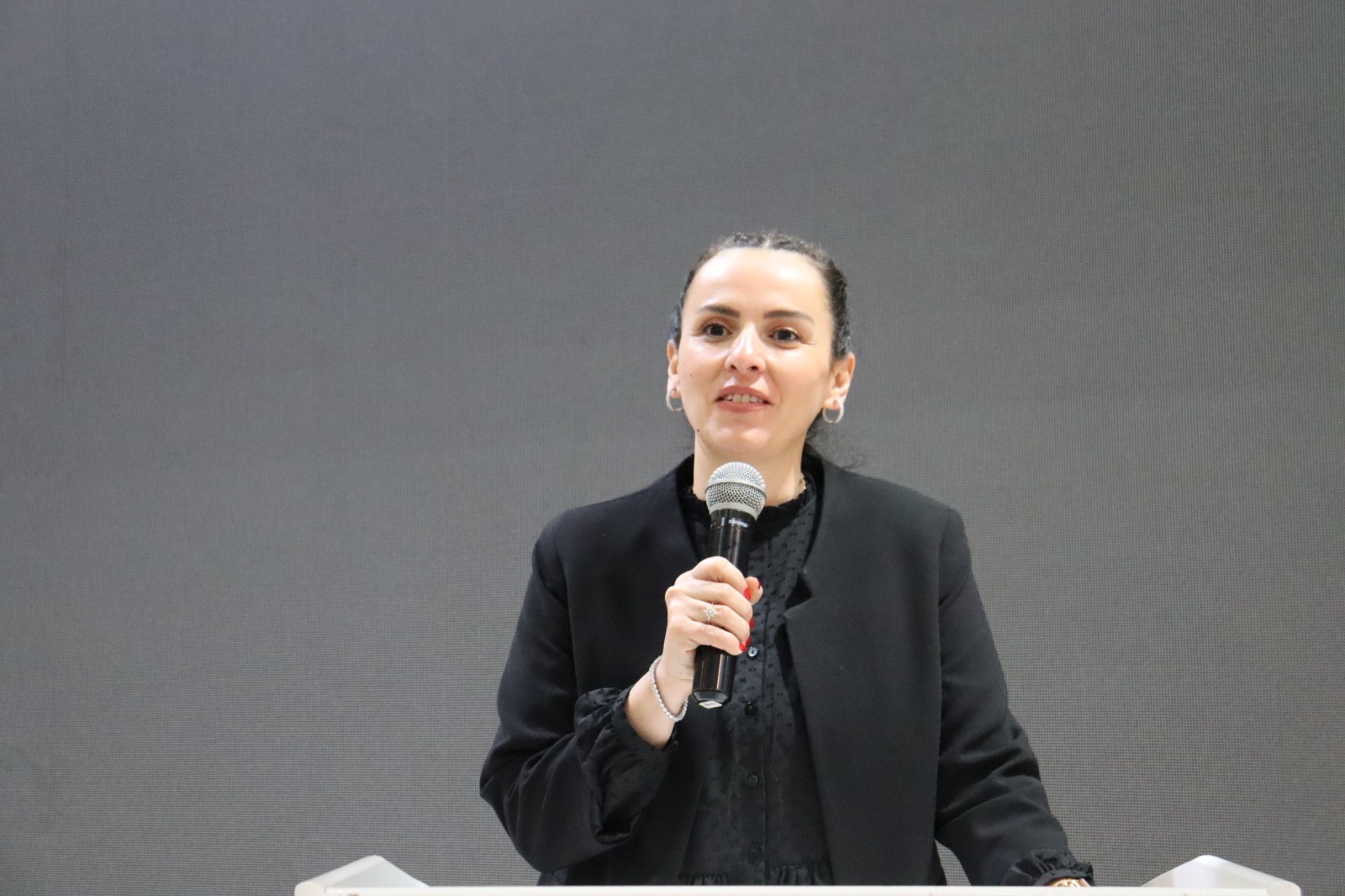 Izmit'te gençler yapay zeka ve egitimin gelecegini konustu (1) Izmit'te gençler yapay zeka ve egitimin gelecegini konustu (1)