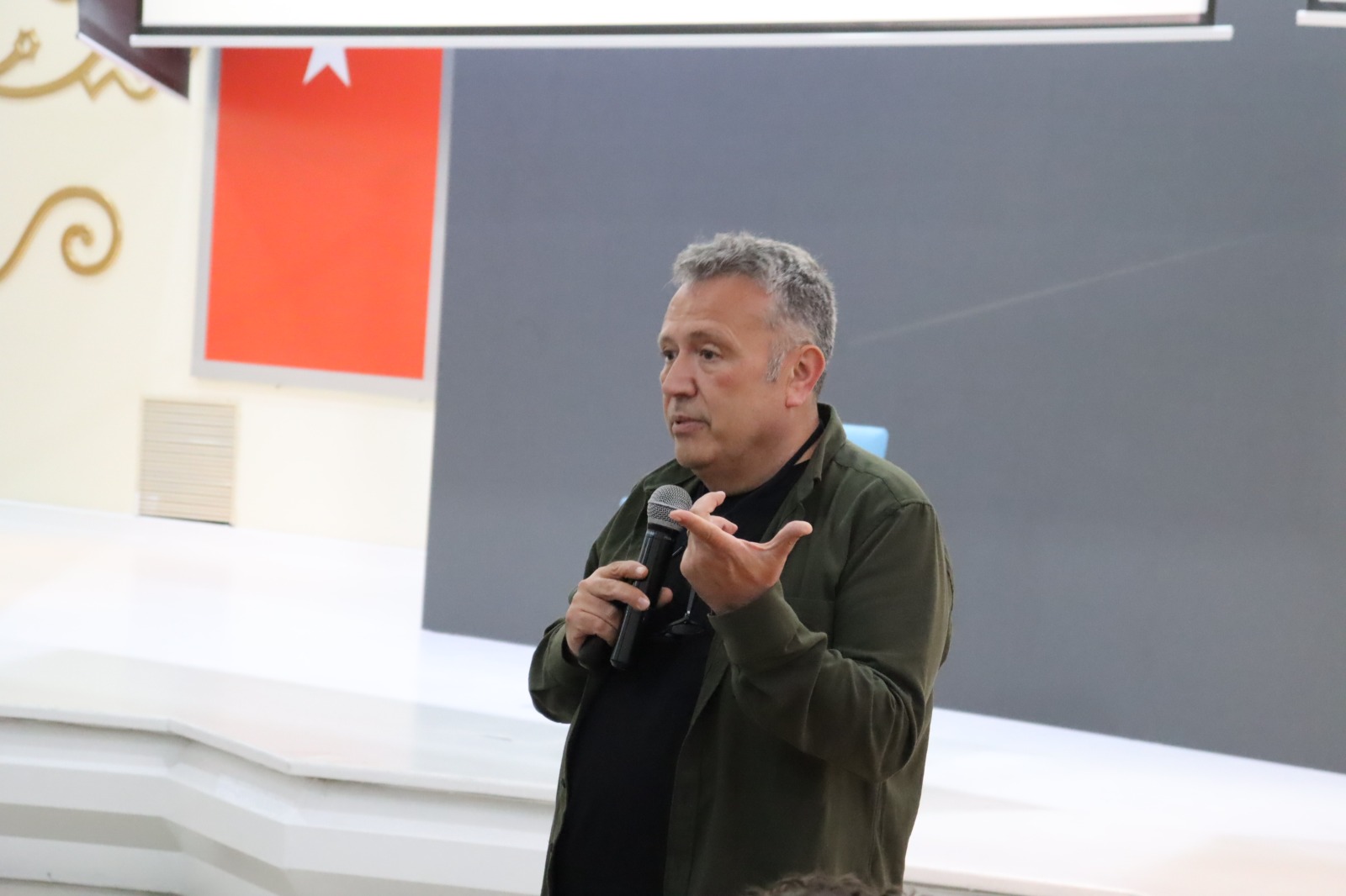 Izmit'te gençler yapay zeka ve egitimin gelecegini konustu (2) Izmit'te gençler yapay zeka ve egitimin gelecegini konustu (2)