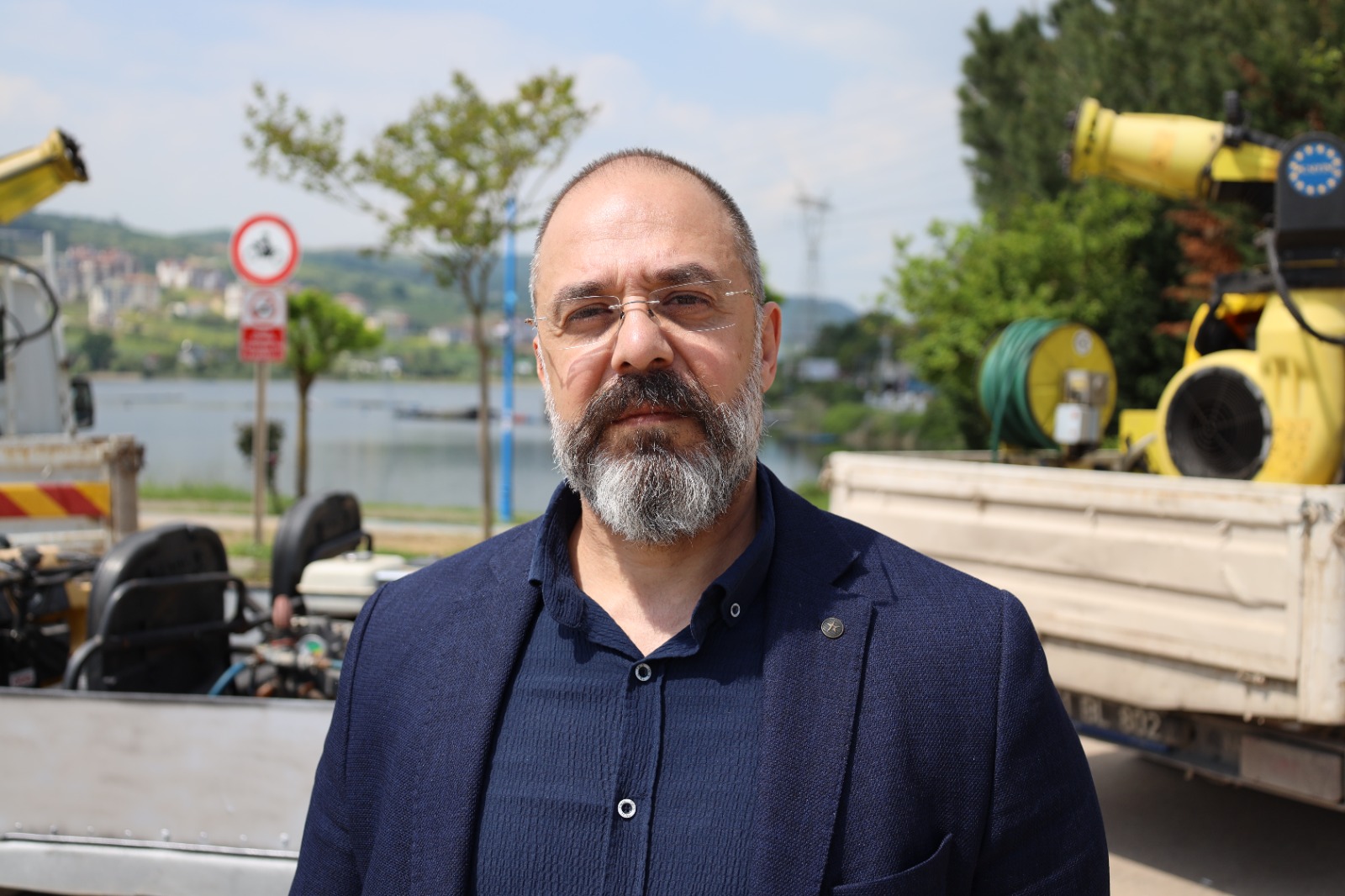 Izmit'te ilaçlama çalismalari amfibik araç destegiyle devam ediyor (8)