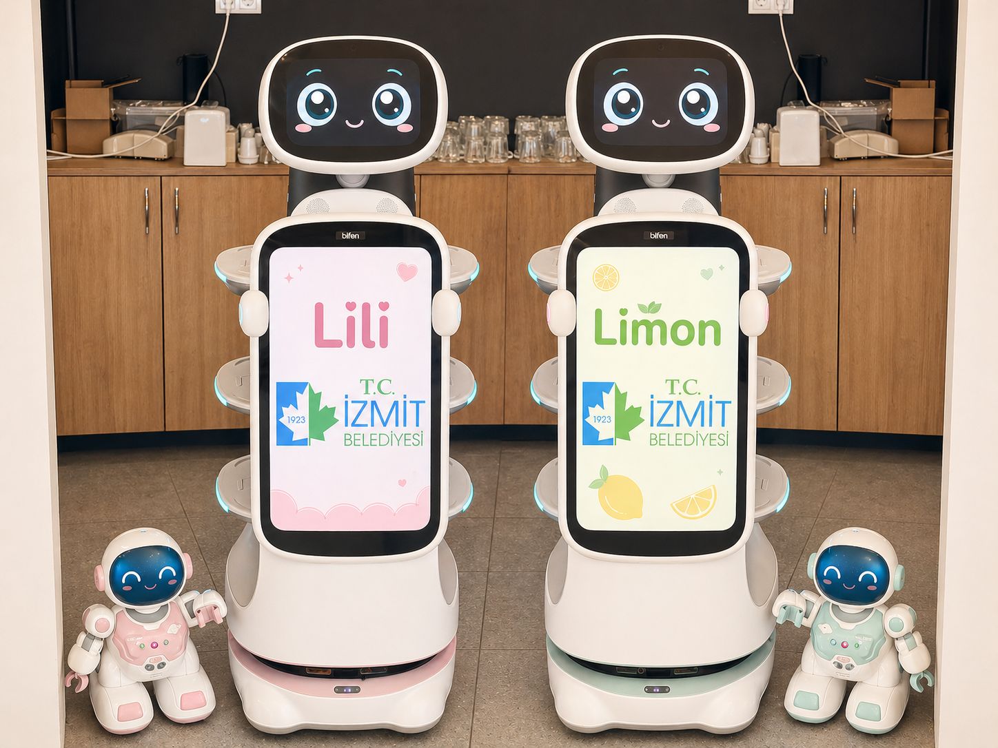 Servis robotlari Gülümse Kafelerde ise basladi (2) Servis robotlari Gülümse Kafelerde ise basladi (2)