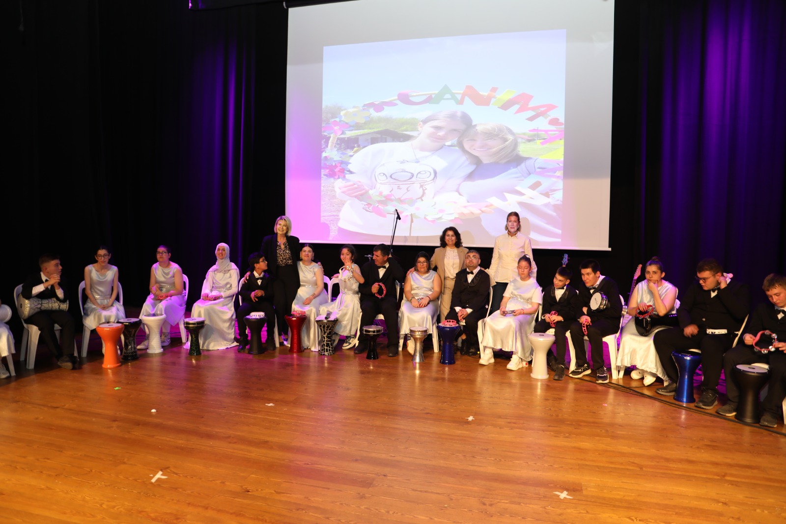 YADEV'li özel bireylerin sanat performansi büyük begeni topladi (11)