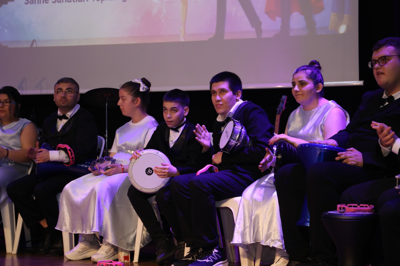 YADEV'li özel bireylerin sanat performansi büyük begeni topladi (12)