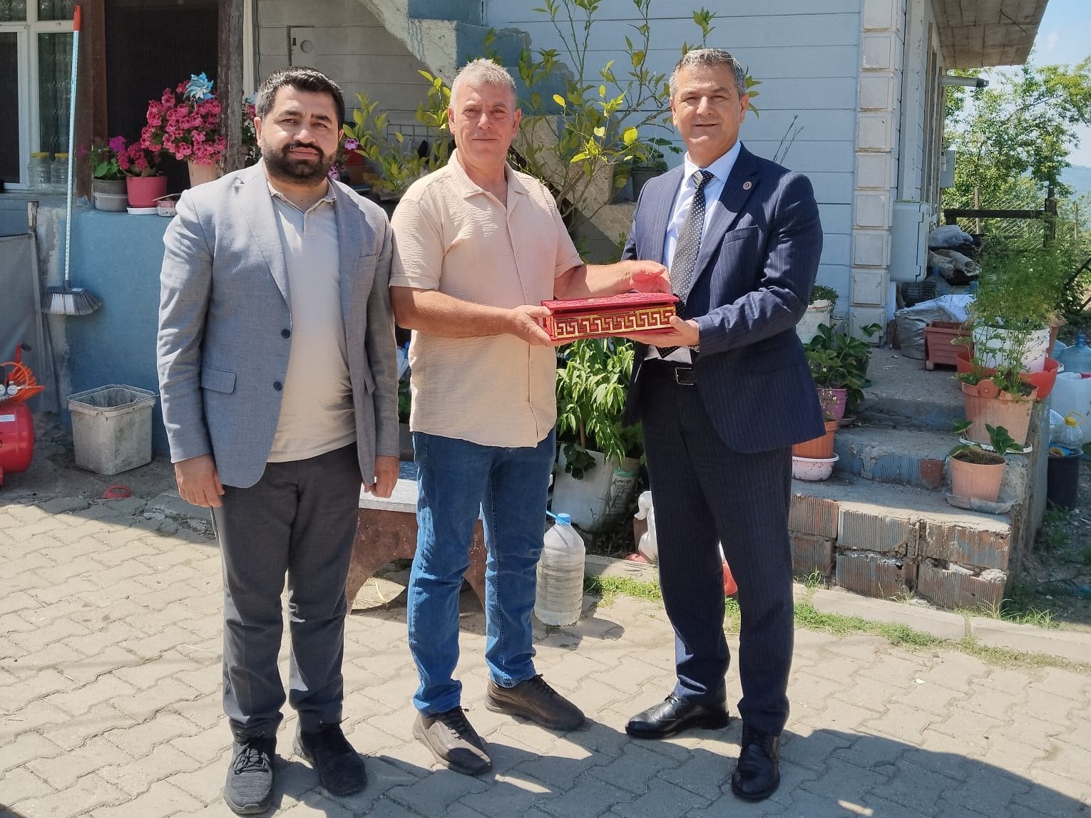 Akmese Sultaniye Mahalle Muhtari Fikri Yildiz