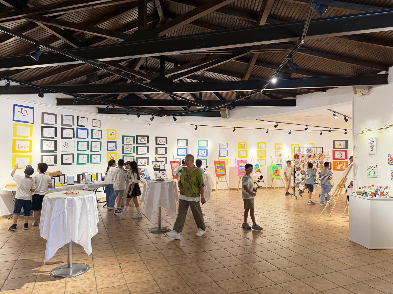 Cumhuriyet Sanat Galerisi bu kez minik yeteneklere ev sahipliği yaptı (5) Cumhuriyet Sanat Galerisi bu kez minik yeteneklere ev sahipliği yaptı (5)