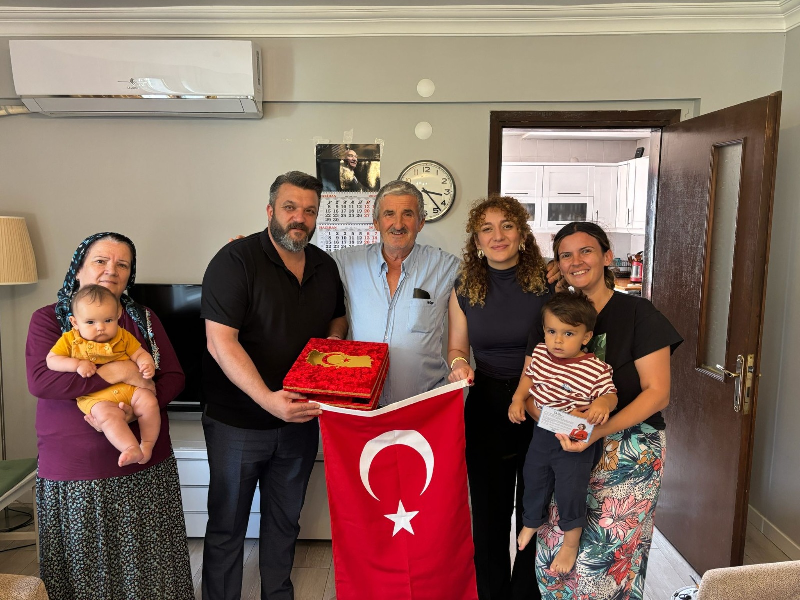Gazilere ve ailelerine ziyaretler sürüyor (2) Gazilere ve ailelerine ziyaretler sürüyor (2)