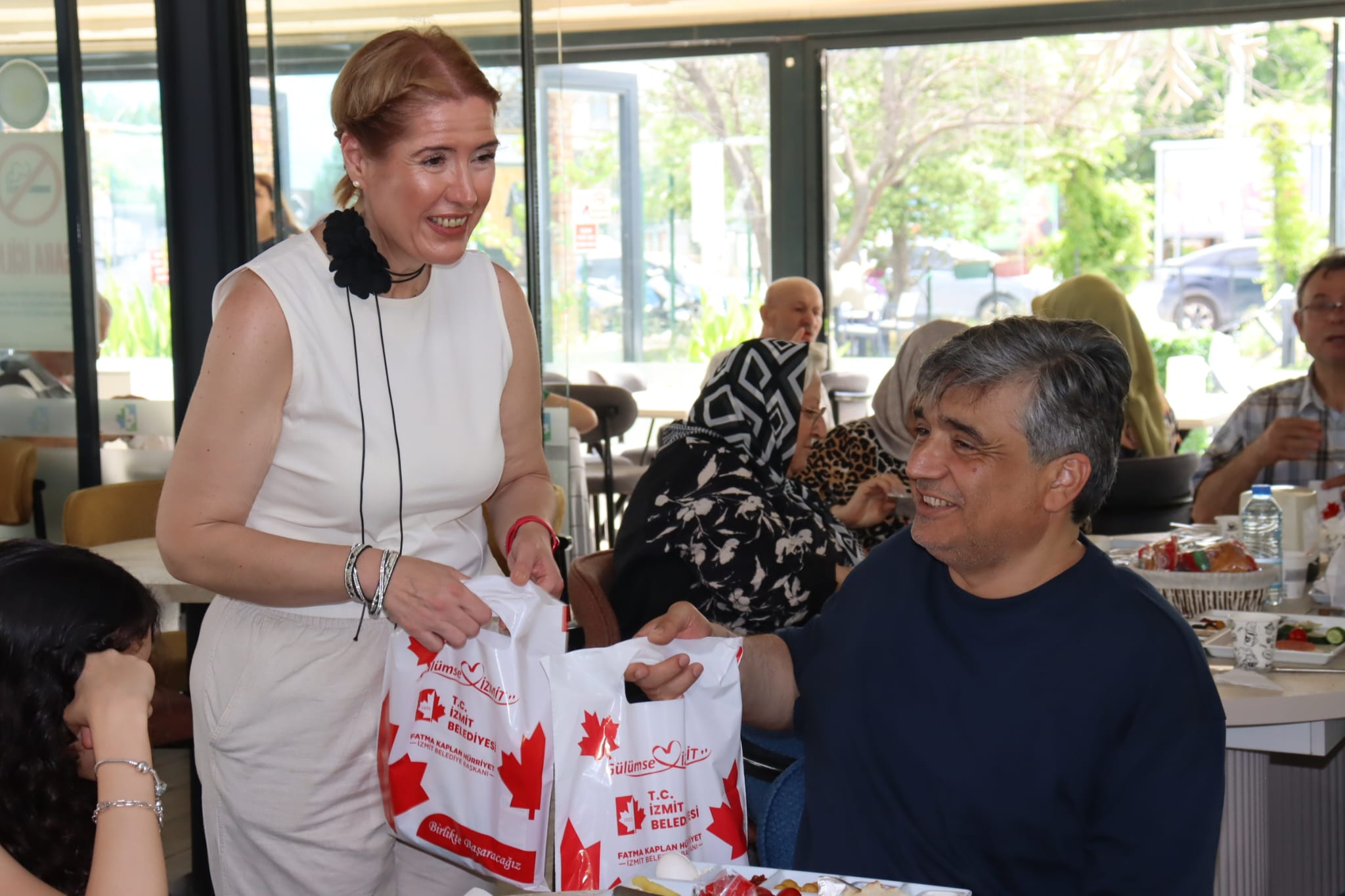 Gülümse Kafe'de Babalar Günü'ne sevgi dolu kutlama (3) Gülümse Kafe'de Babalar Günü'ne sevgi dolu kutlama (3)