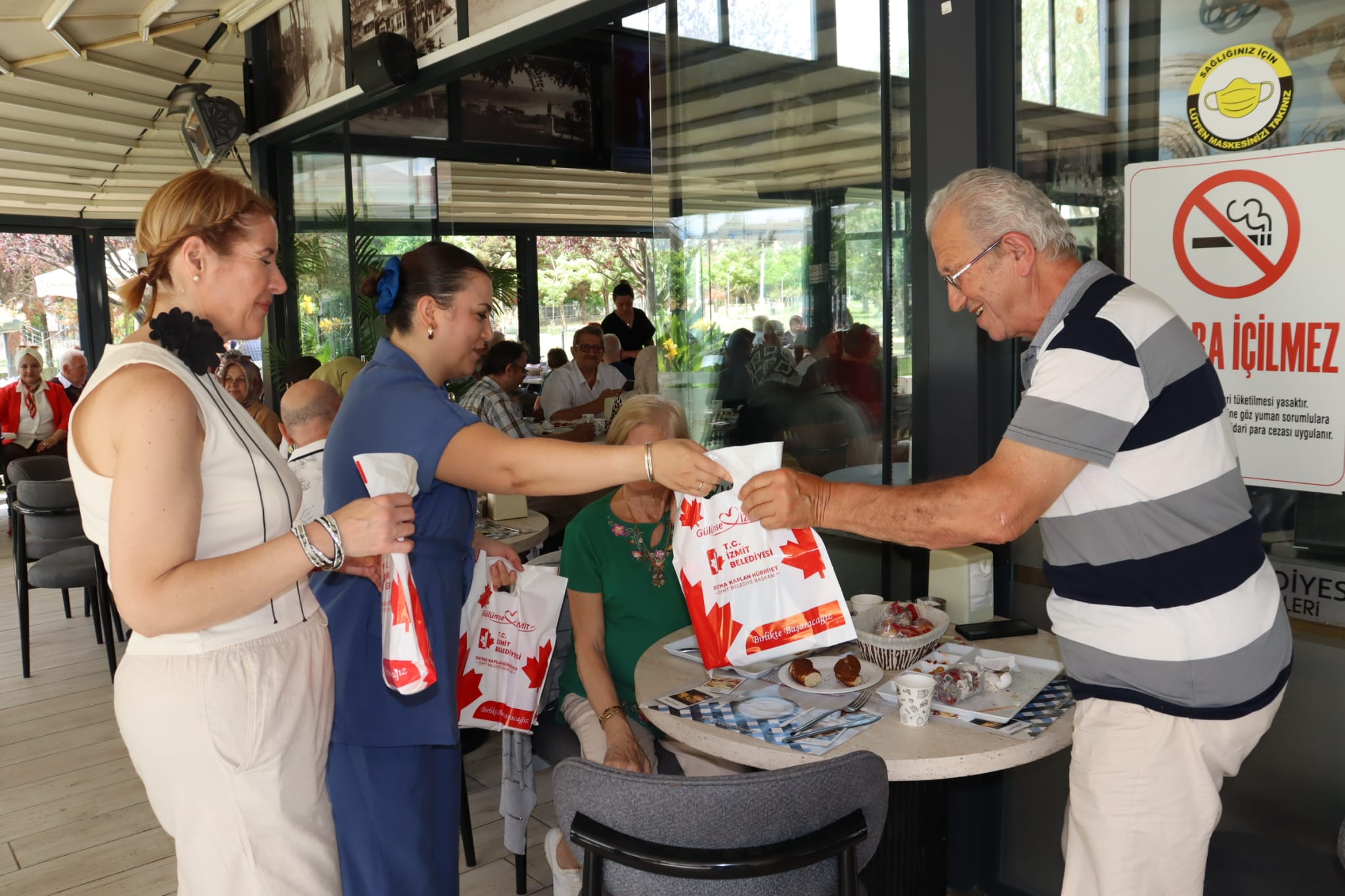 Gülümse Kafe'de Babalar Günü'ne sevgi dolu kutlama (5) Gülümse Kafe'de Babalar Günü'ne sevgi dolu kutlama (5)