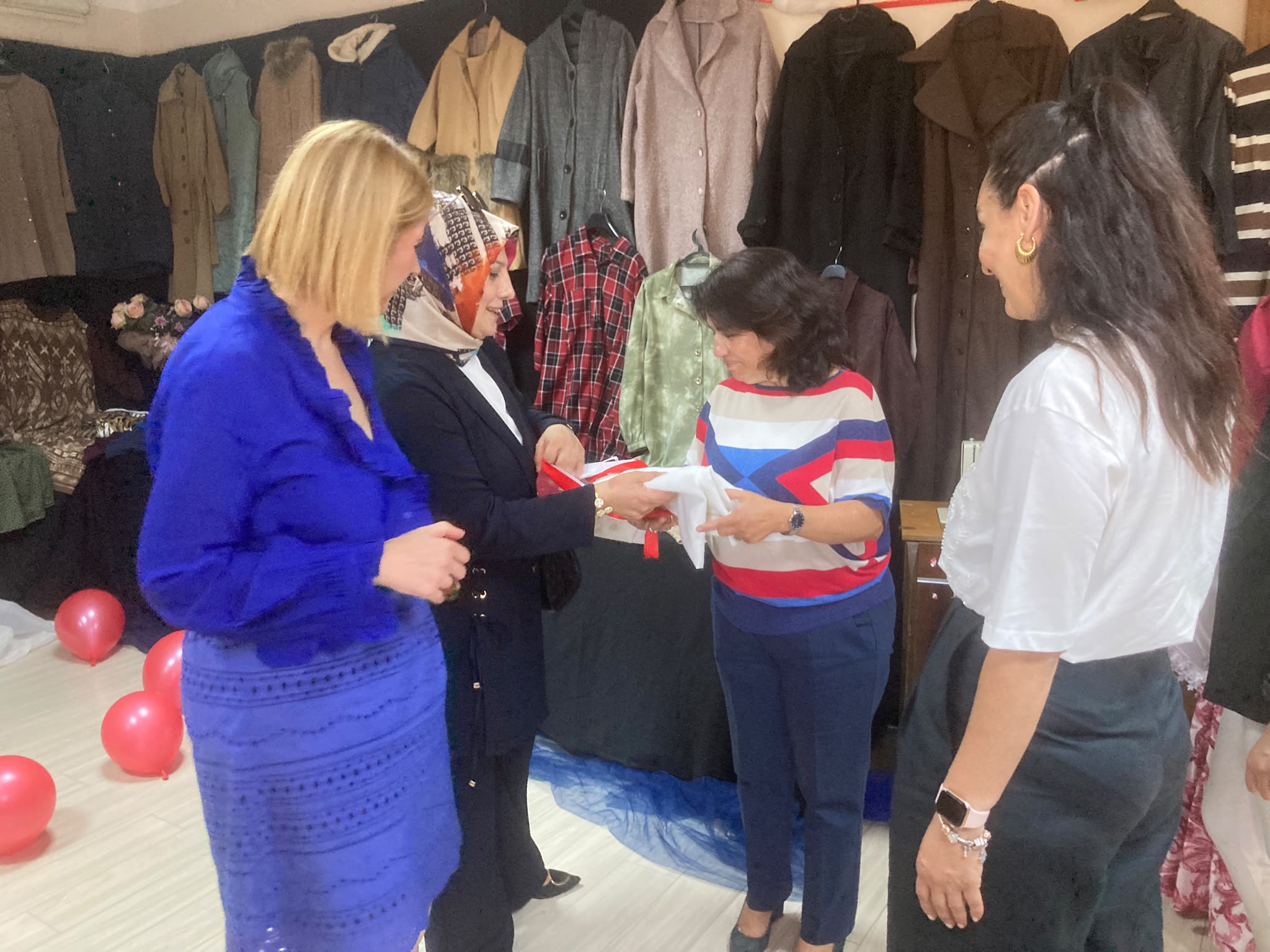 IZMEK Yil Sonu sergileri Sariseyh ve Çubuklu Osmaniye'de büyük ilgi gördü (2) IZMEK Yil Sonu sergileri Sariseyh ve Çubuklu Osmaniye'de büyük ilgi gördü (2)