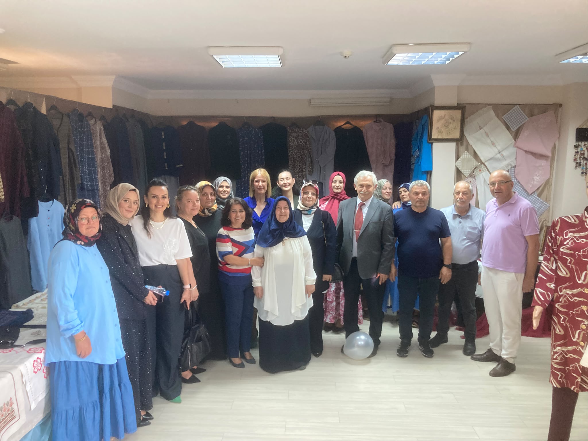 IZMEK Yil Sonu sergileri Sariseyh ve Çubuklu Osmaniye'de büyük ilgi gördü (4) IZMEK Yil Sonu sergileri Sariseyh ve Çubuklu Osmaniye'de büyük ilgi gördü (4)