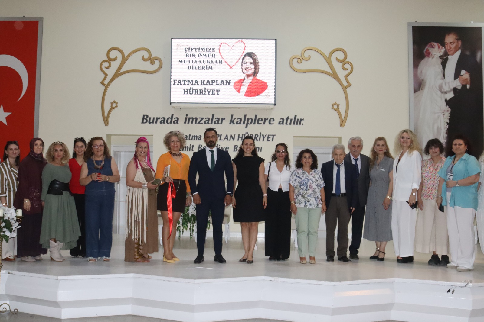 İZMEK’ten sanat dolu yıl sonu sergisi (10) İZMEK’ten sanat dolu yıl sonu sergisi (10)