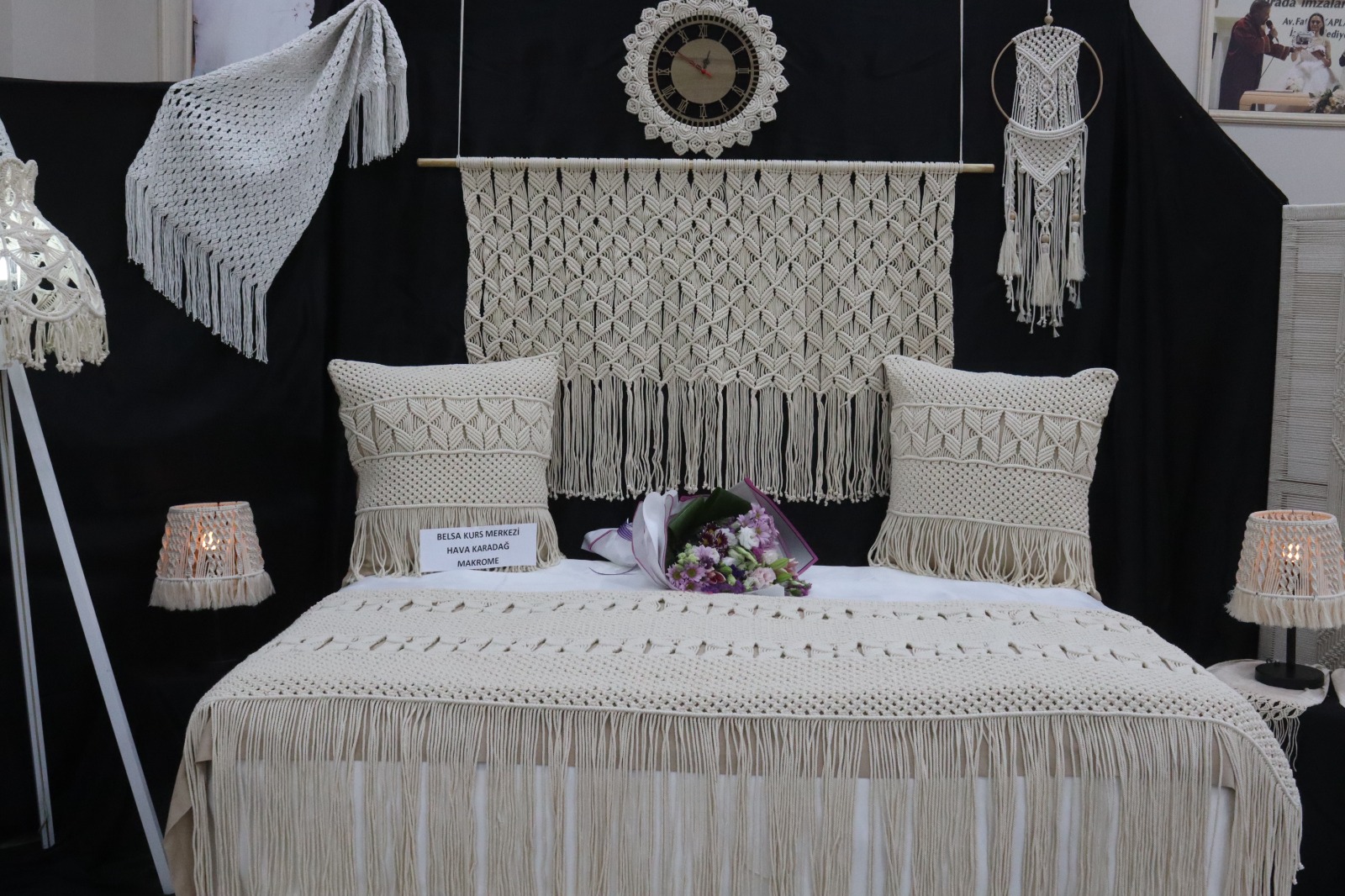 İZMEK’ten sanat dolu yıl sonu sergisi (13) İZMEK’ten sanat dolu yıl sonu sergisi (13)