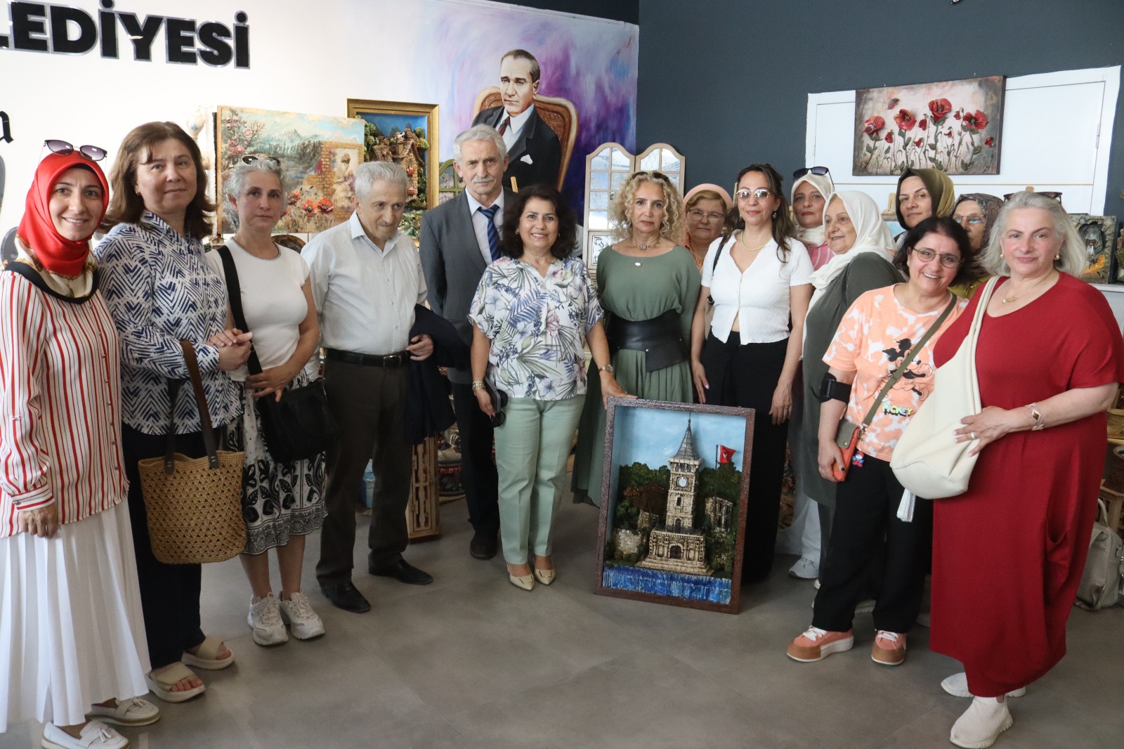 İZMEK’ten sanat dolu yıl sonu sergisi (53) İZMEK’ten sanat dolu yıl sonu sergisi (53)