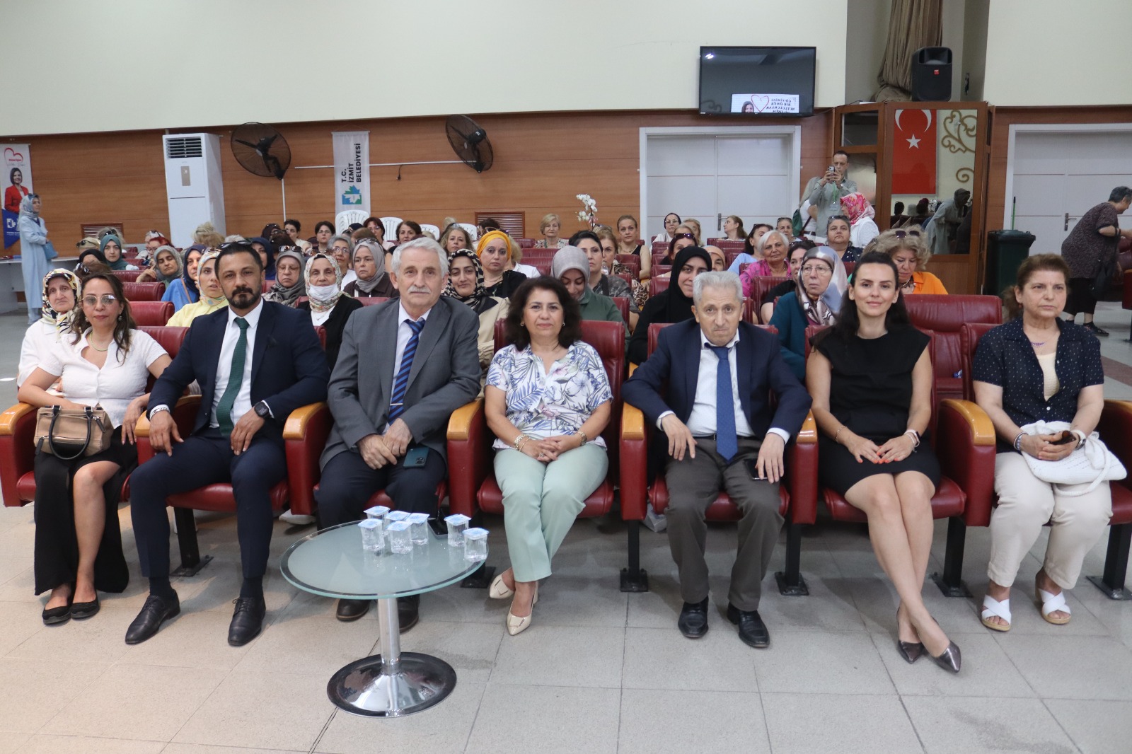 İZMEK’ten sanat dolu yıl sonu sergisi (61) İZMEK’ten sanat dolu yıl sonu sergisi (61)