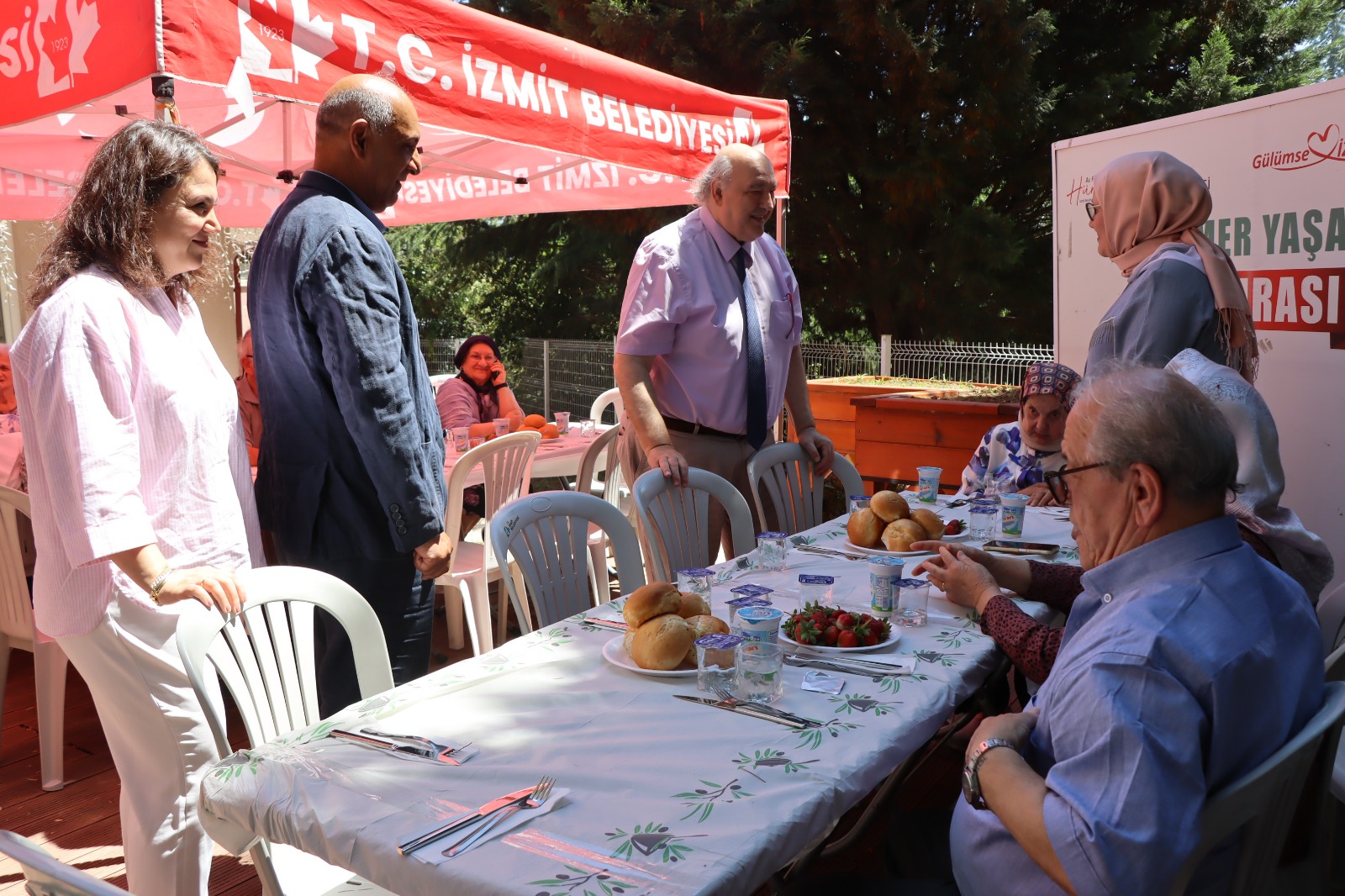 Izmit Belediyesi Alzheimer Yasam Evi 5 yasinda (6) Izmit Belediyesi Alzheimer Yasam Evi 5 yasinda (6)