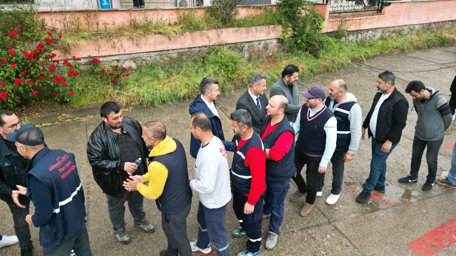 Izmit Belediyesi Fen Isleri emekçileriyle bayramlasti (2)