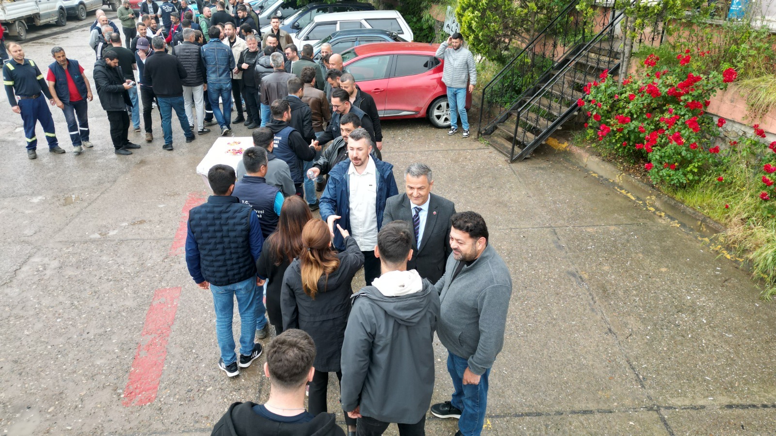 Izmit Belediyesi Fen Isleri emekçileriyle bayramlasti (5)
