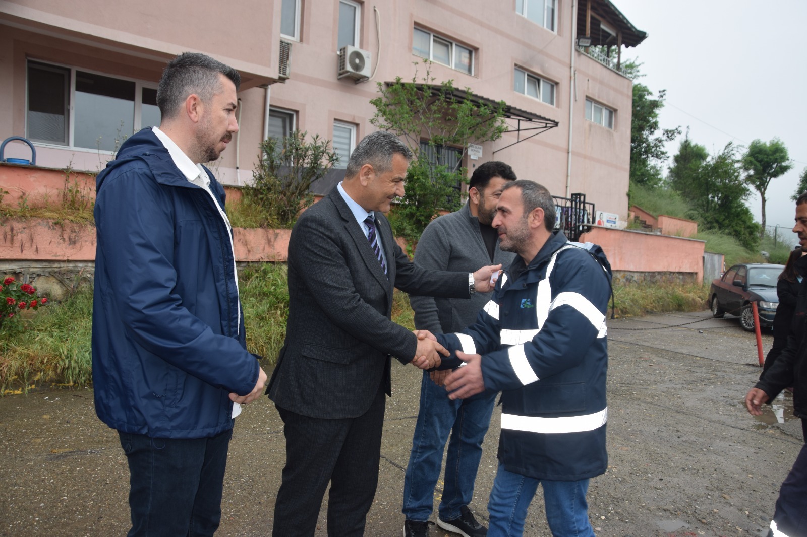 Izmit Belediyesi Fen Isleri emekçileriyle bayramlasti (9)