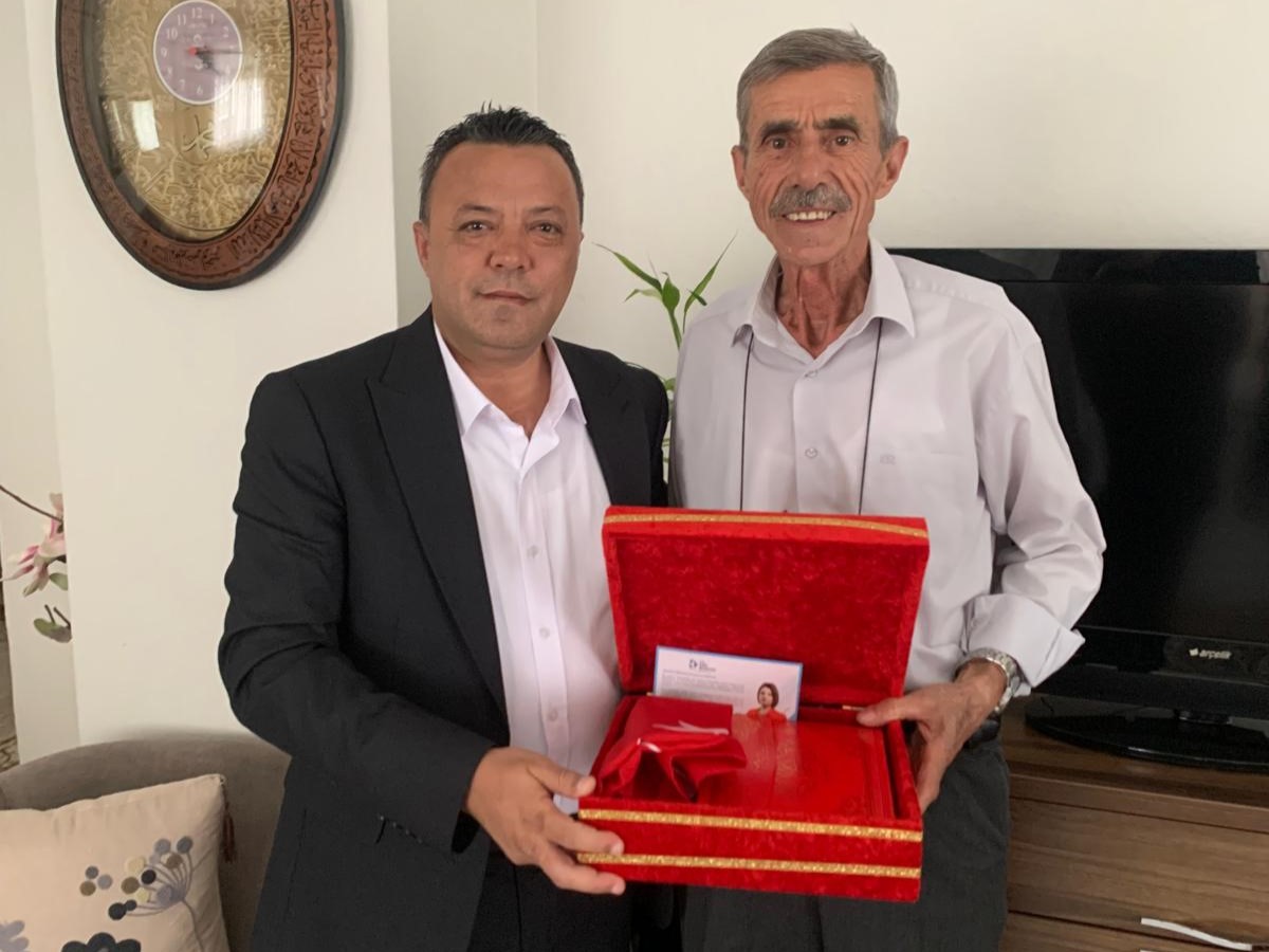 İzmit Belediyesi Gazi ailelerine vefa ziyaretlerine devam ediyor (3) İzmit Belediyesi Gazi ailelerine vefa ziyaretlerine devam ediyor (3)
