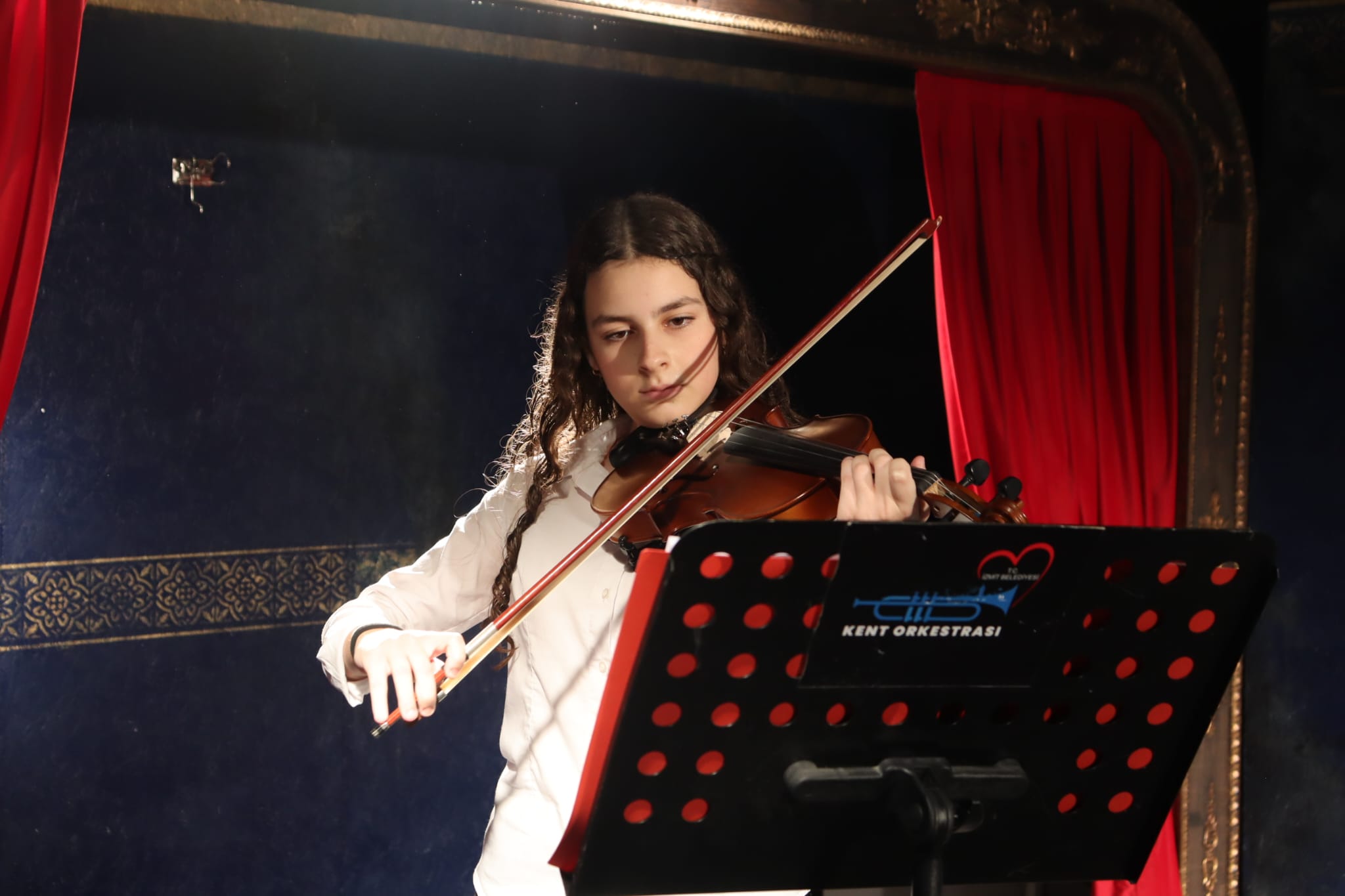 Izmit Belediyesi Sanat Akademisi'nde mezuniyet sevinci (11) Izmit Belediyesi Sanat Akademisi'nde mezuniyet sevinci (11)