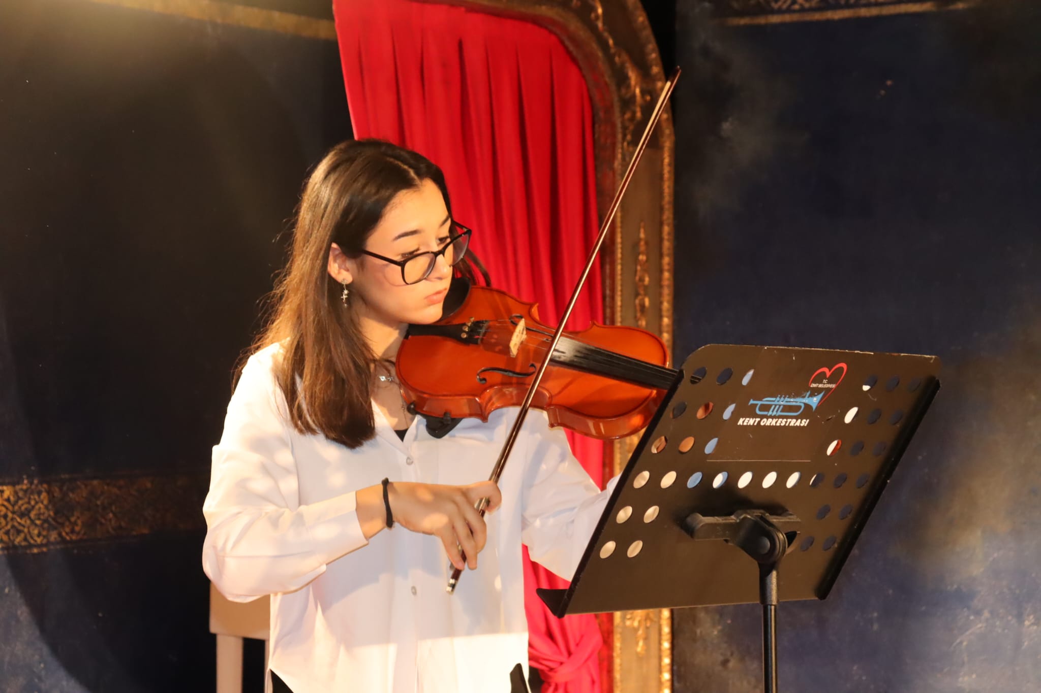 Izmit Belediyesi Sanat Akademisi'nde mezuniyet sevinci (8) Izmit Belediyesi Sanat Akademisi'nde mezuniyet sevinci (8)