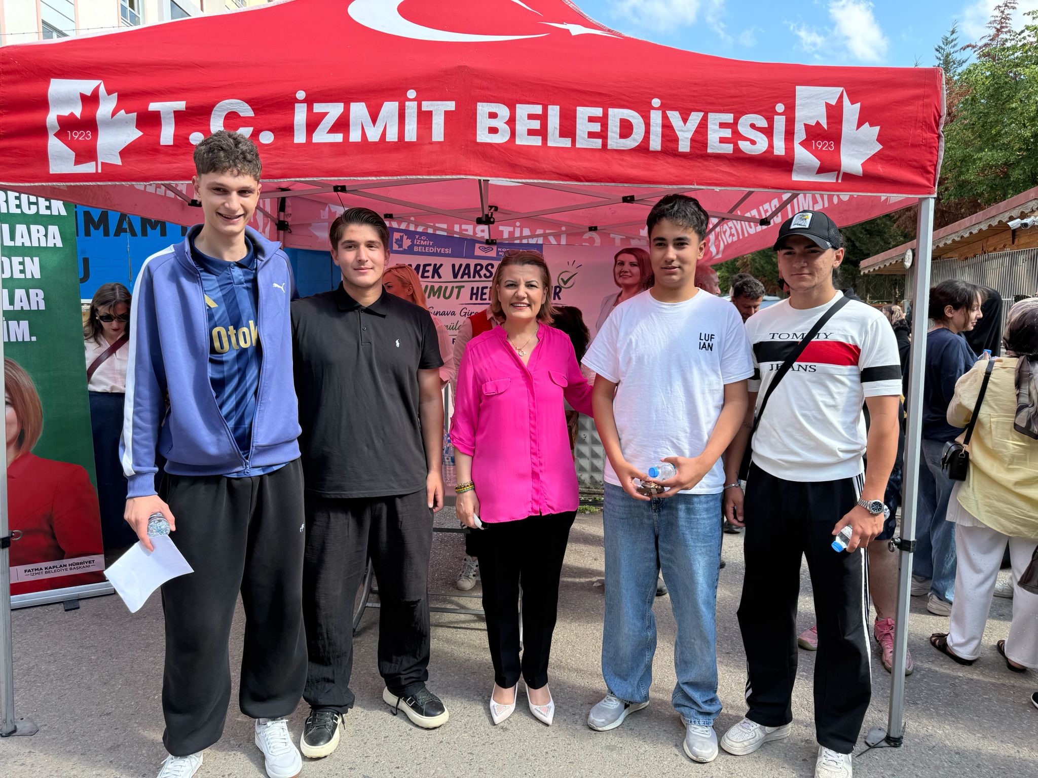 İzmit Belediyesi YKS’ye giren gençleri ve ailelerini unutmadı (10) İzmit Belediyesi YKS’ye giren gençleri ve ailelerini unutmadı (10)