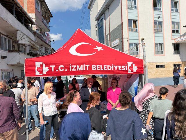 İZMİT BELEDİYESİ YKS’YE GİREN GENÇLERİ VE AİLELERİNİ UNUTMADI