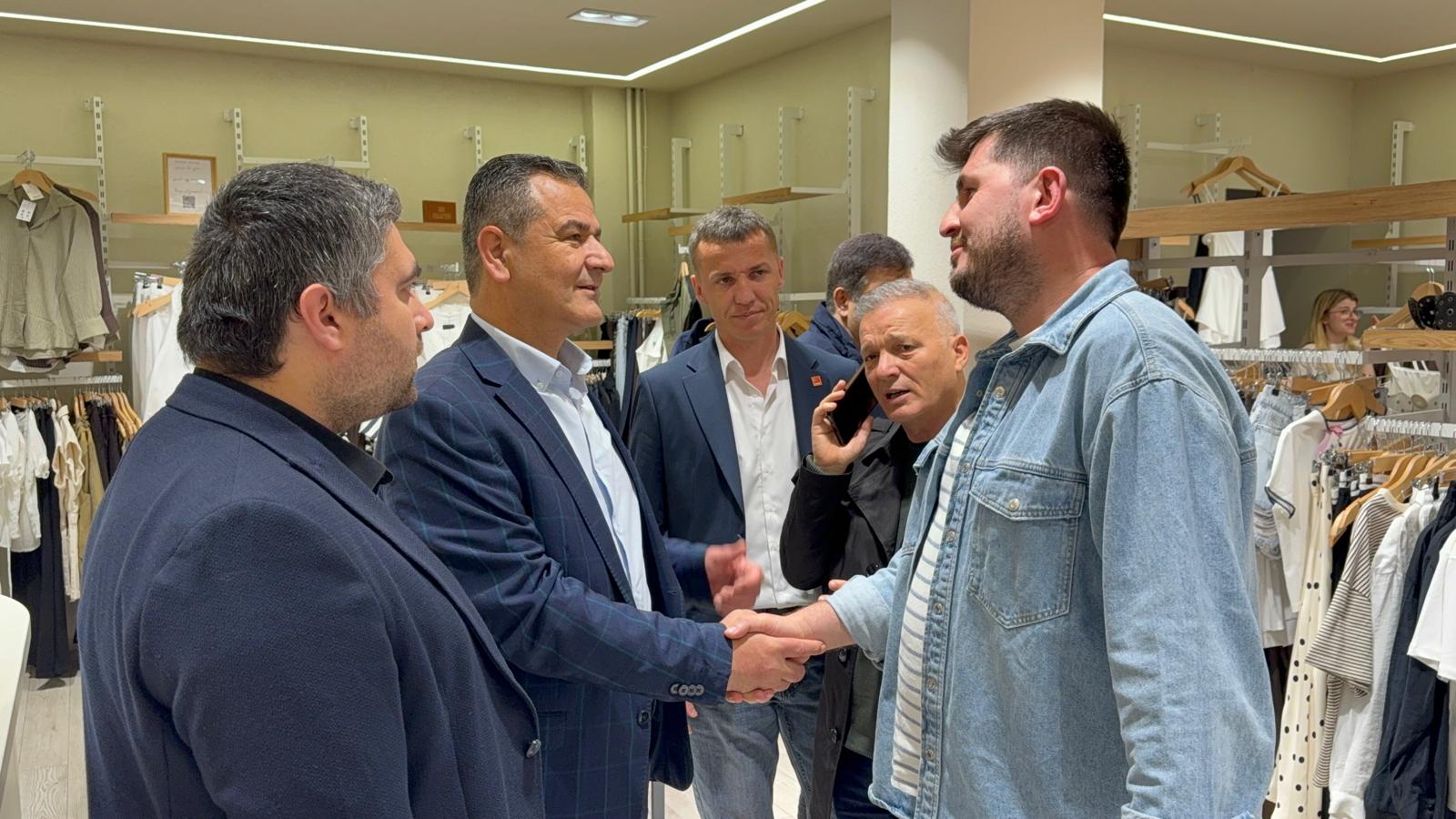 İzmit Belediyesi camları kırılan esnafa sahip çıktı (2)