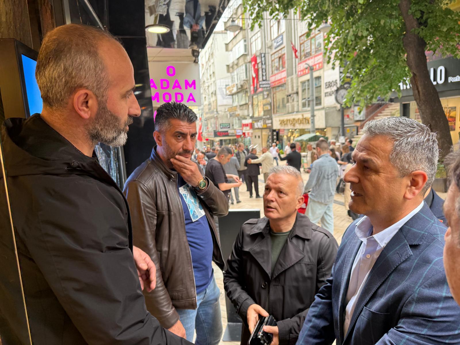 İzmit Belediyesi camları kırılan esnafa sahip çıktı (3)