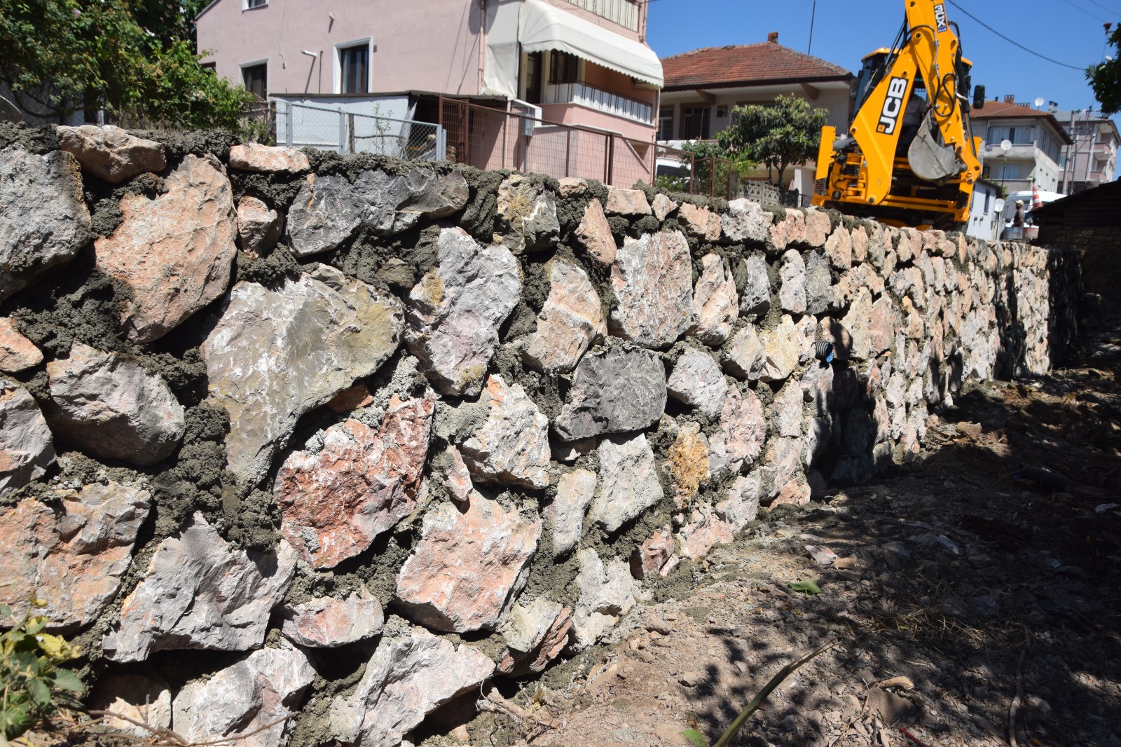 Izmit Belediyesinden Akmese'de yogun üstyapi mesaisi (3)
