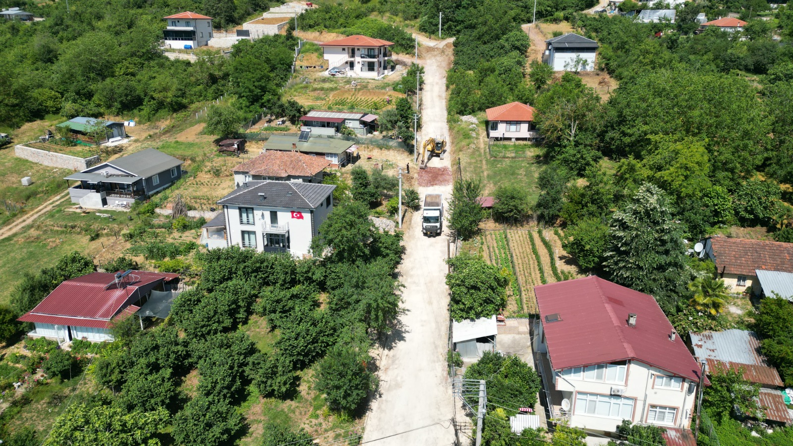 Izmit Belediyesinden Akmese'de yogun üstyapi mesaisi (5)
