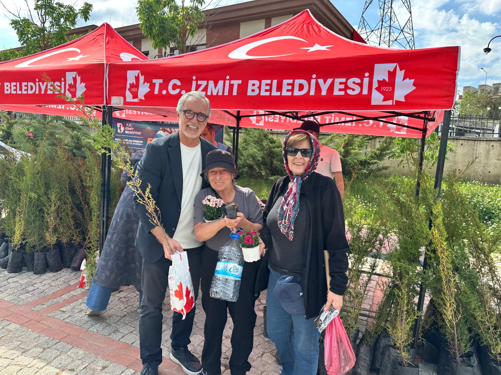 İzmit Belediyesinden geleneksel Arife mesaisi (1) İzmit Belediyesinden geleneksel Arife mesaisi (1)
