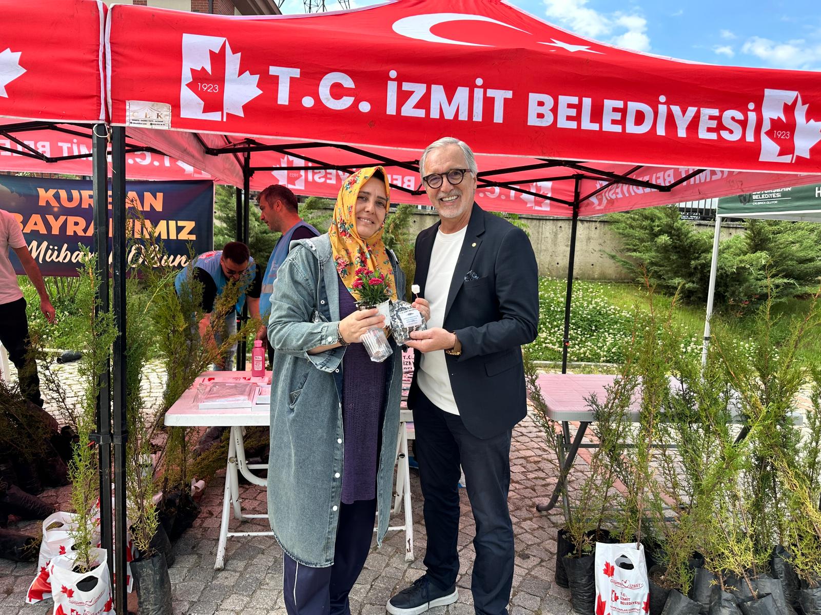 İzmit Belediyesinden geleneksel Arife mesaisi (13) İzmit Belediyesinden geleneksel Arife mesaisi (13)
