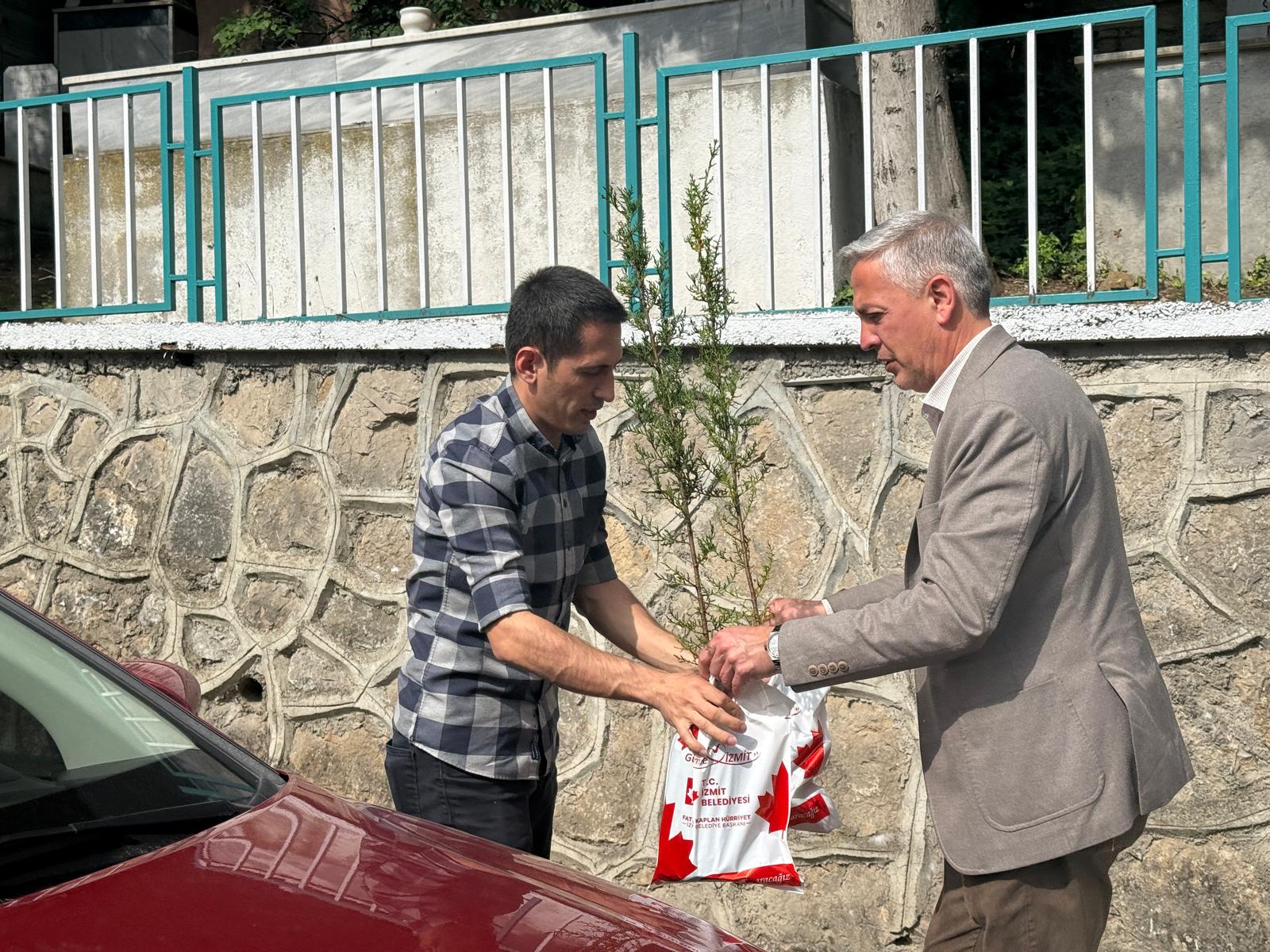 İzmit Belediyesinden geleneksel Arife mesaisi (5) İzmit Belediyesinden geleneksel Arife mesaisi (5)