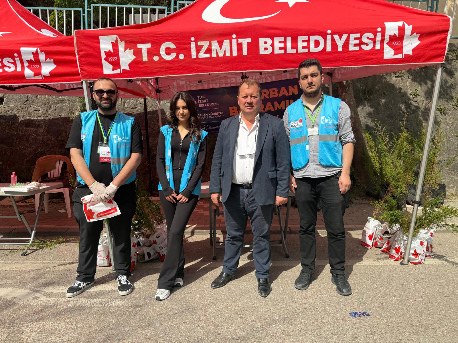 İzmit Belediyesinden geleneksel Arife mesaisi (6) İzmit Belediyesinden geleneksel Arife mesaisi (6)