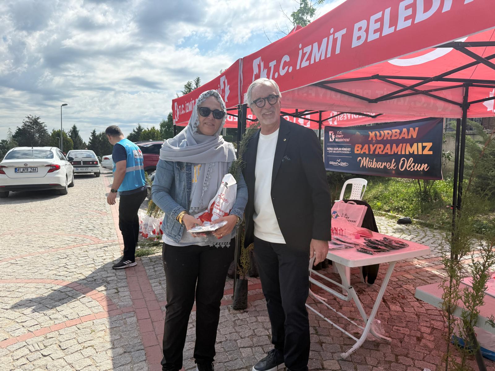 İzmit Belediyesinden geleneksel Arife mesaisi (9) İzmit Belediyesinden geleneksel Arife mesaisi (9)
