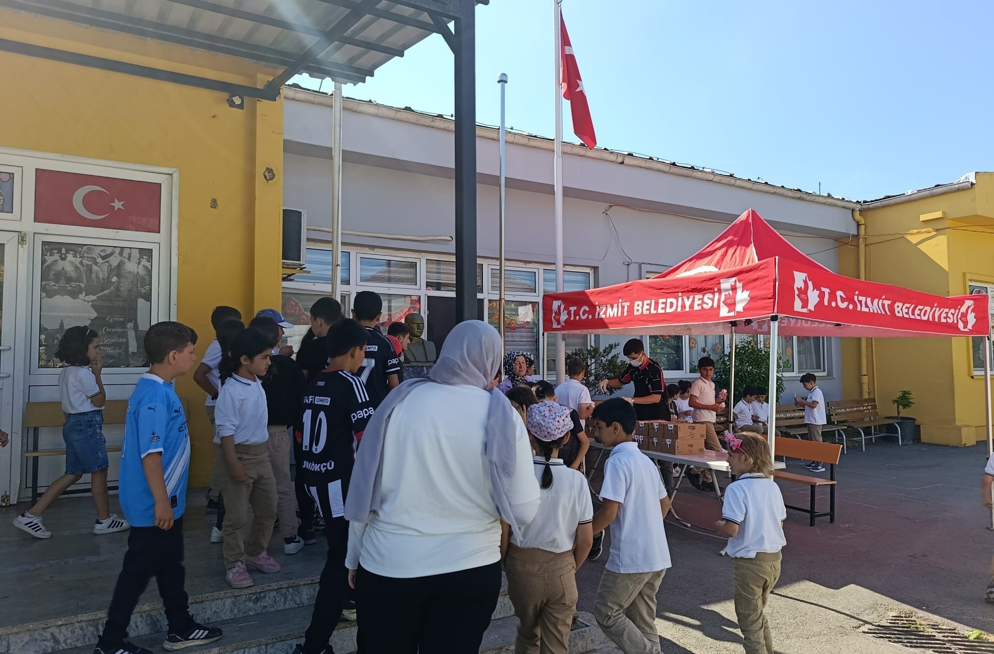 İzmit Belediyesinden öğrencilere beslenme desteği sürüyor (1)