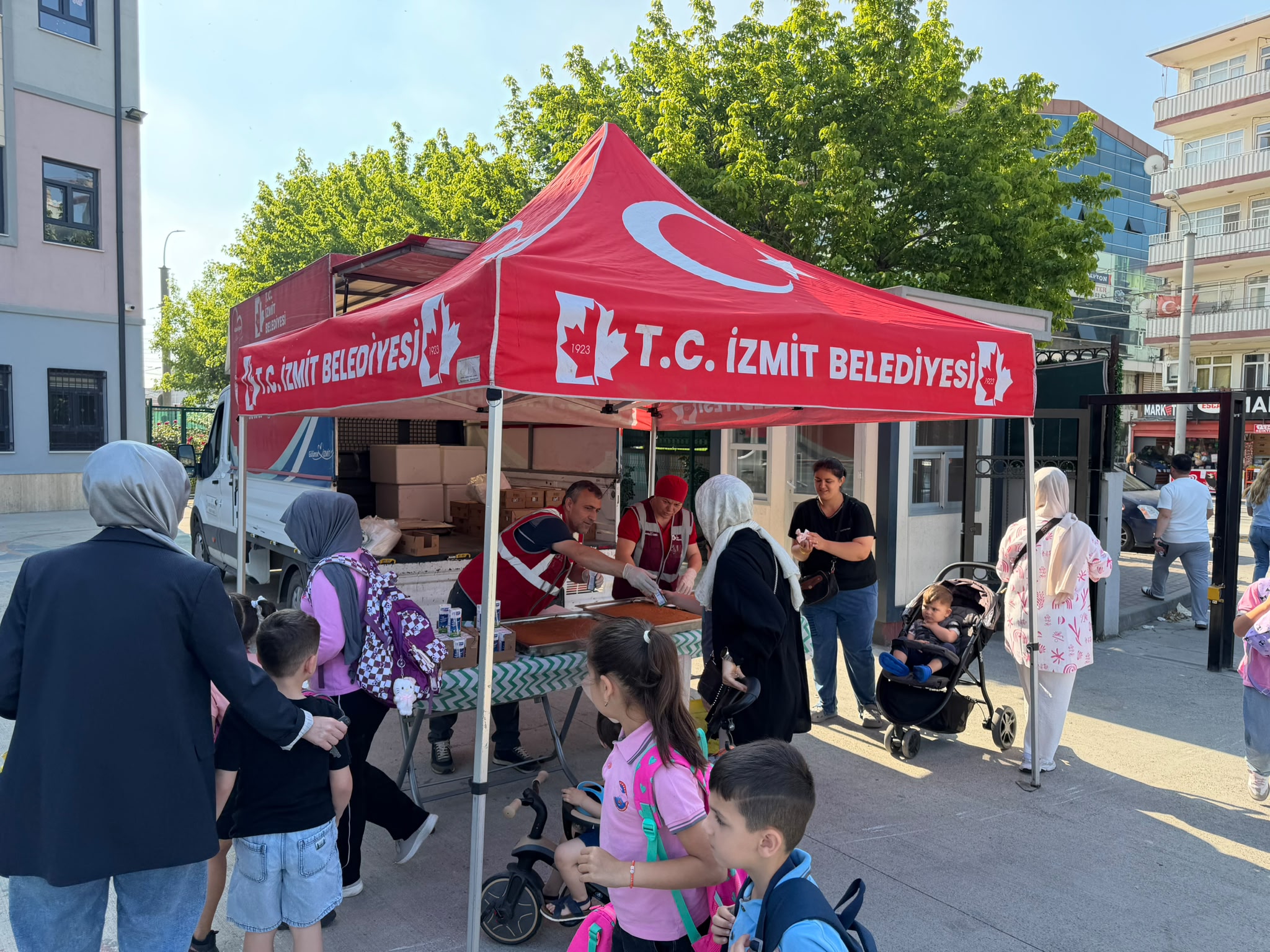 İzmit Belediyesinden öğrencilere beslenme desteği sürüyor (11)
