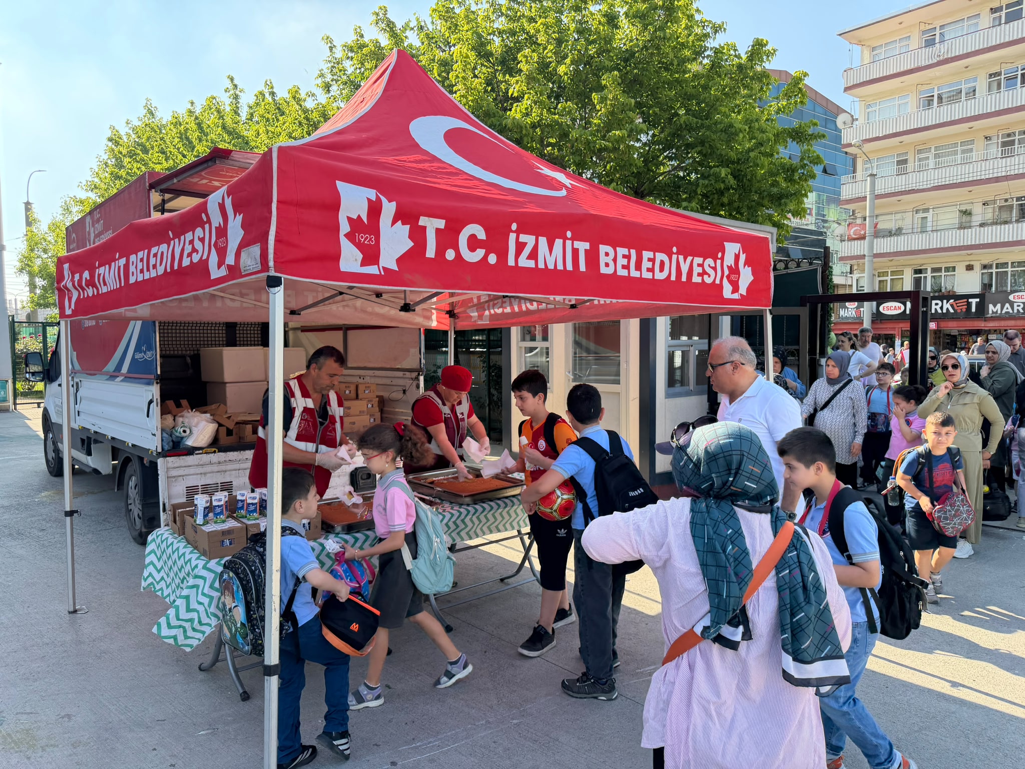 İzmit Belediyesinden öğrencilere beslenme desteği sürüyor (31)
