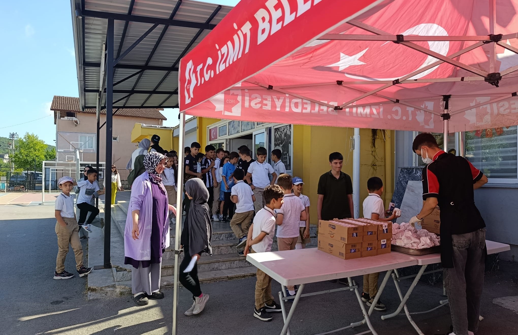 İzmit Belediyesinden öğrencilere beslenme desteği sürüyor (80)
