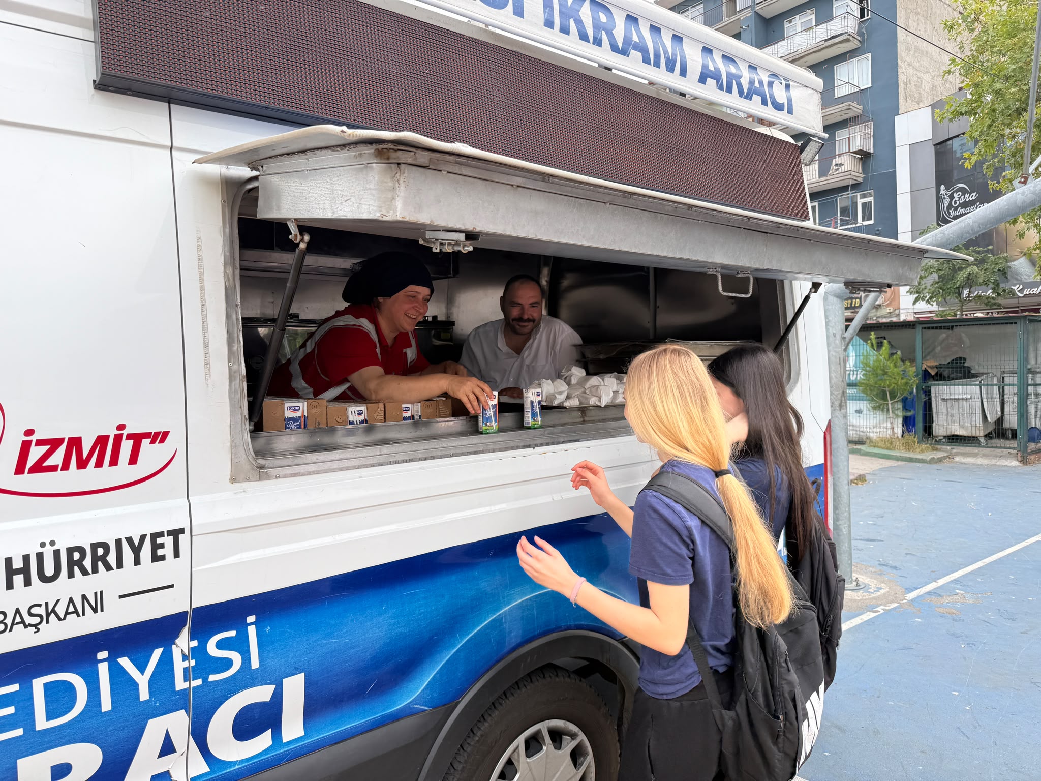 Izmit Belediyesinden ögrencilere yaz tatili öncesi ikram (4)