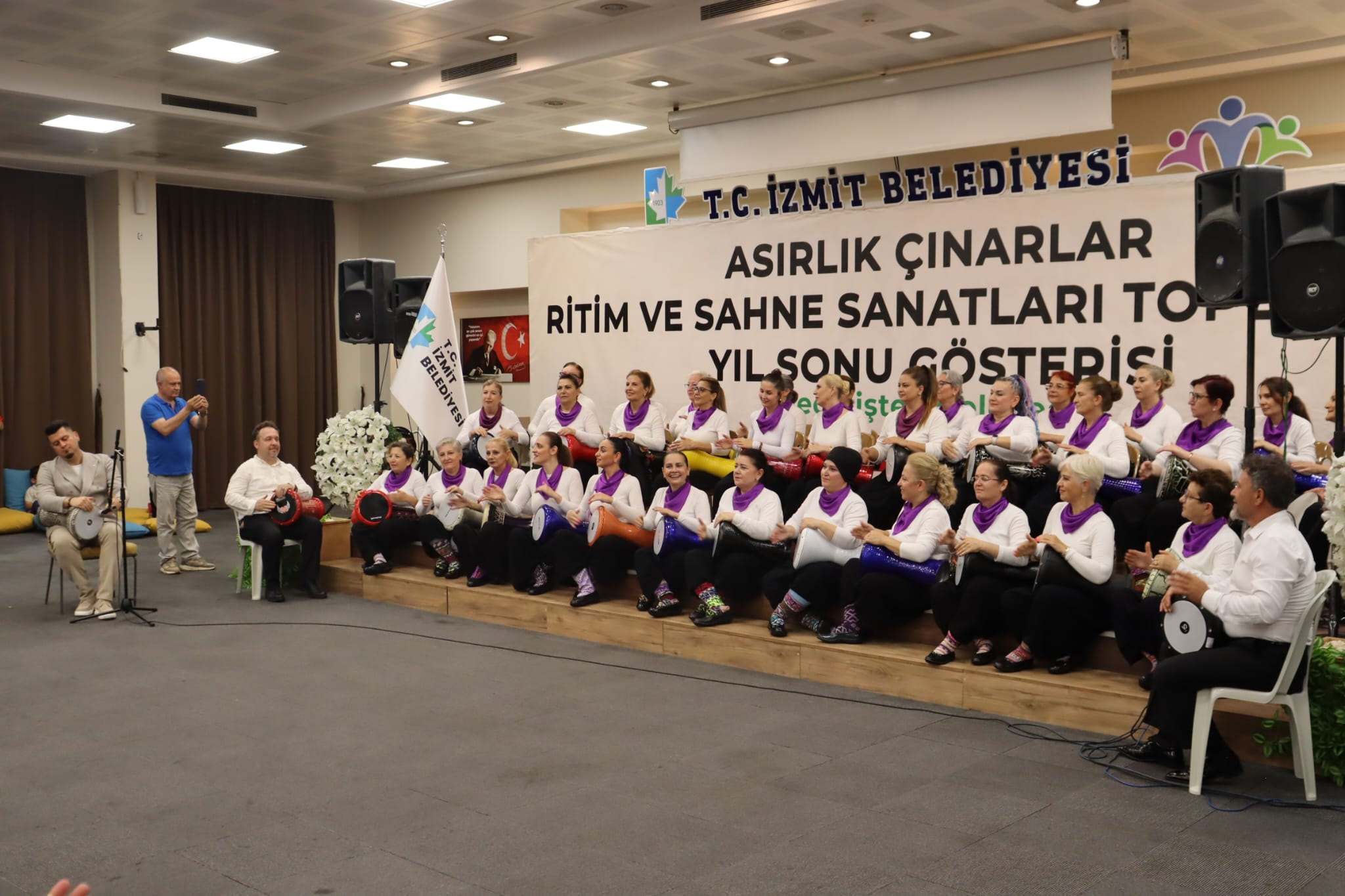 Izmit'in asirlik çinarlari yil sonu gösterisinde göz doldurdu (1)