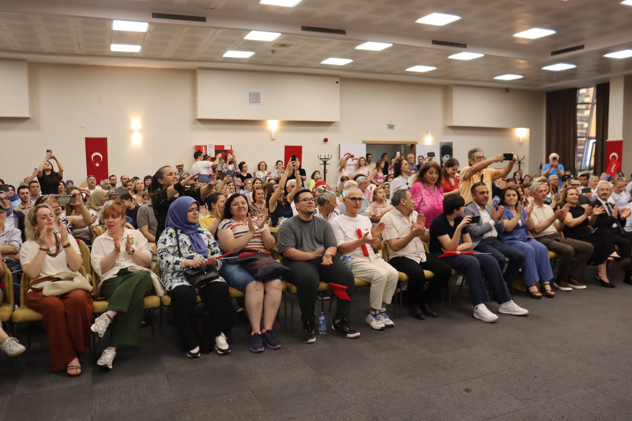Izmit'in asirlik çinarlari yil sonu gösterisinde göz doldurdu (10)