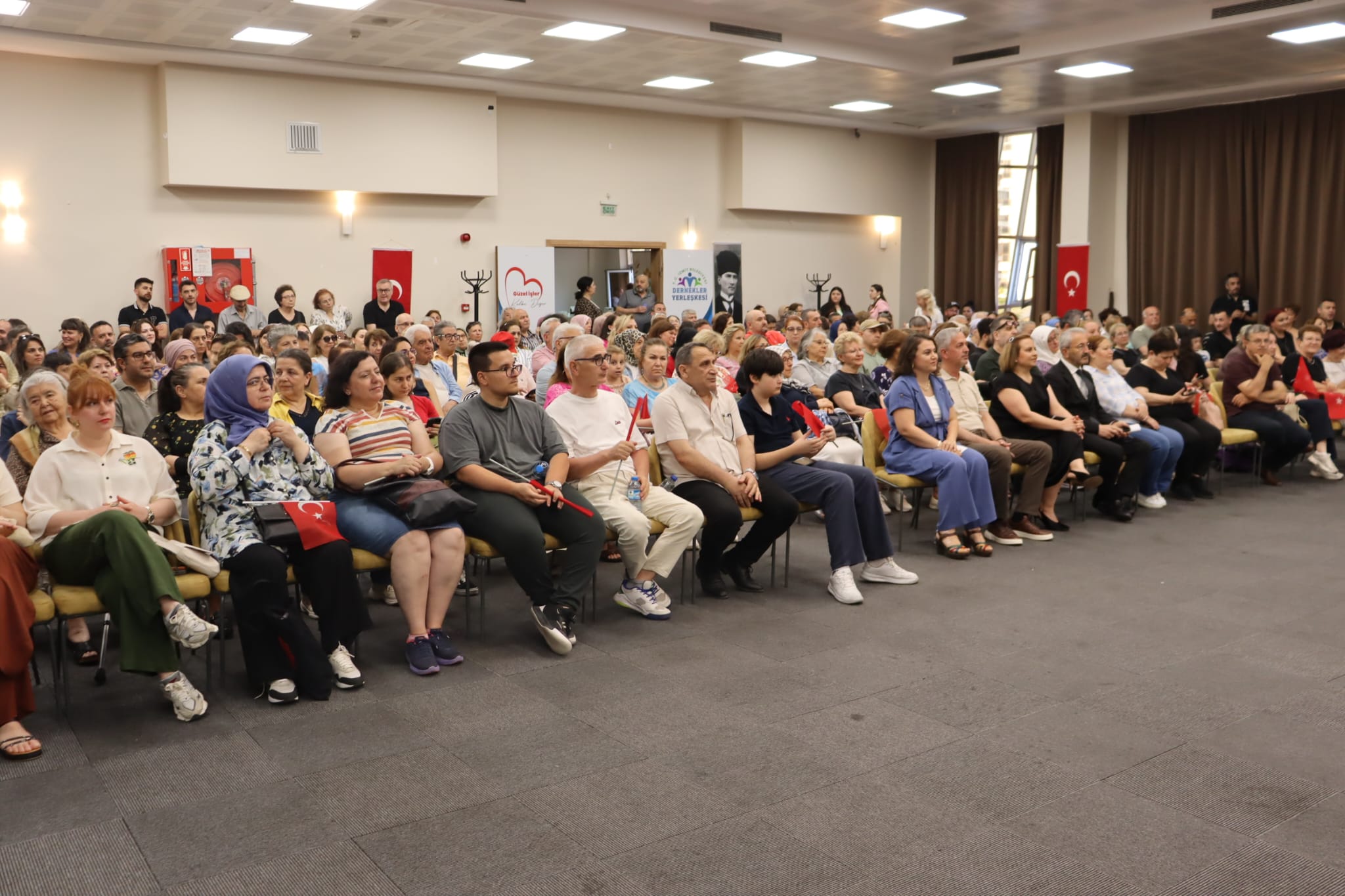 Izmit'in asirlik çinarlari yil sonu gösterisinde göz doldurdu (11)